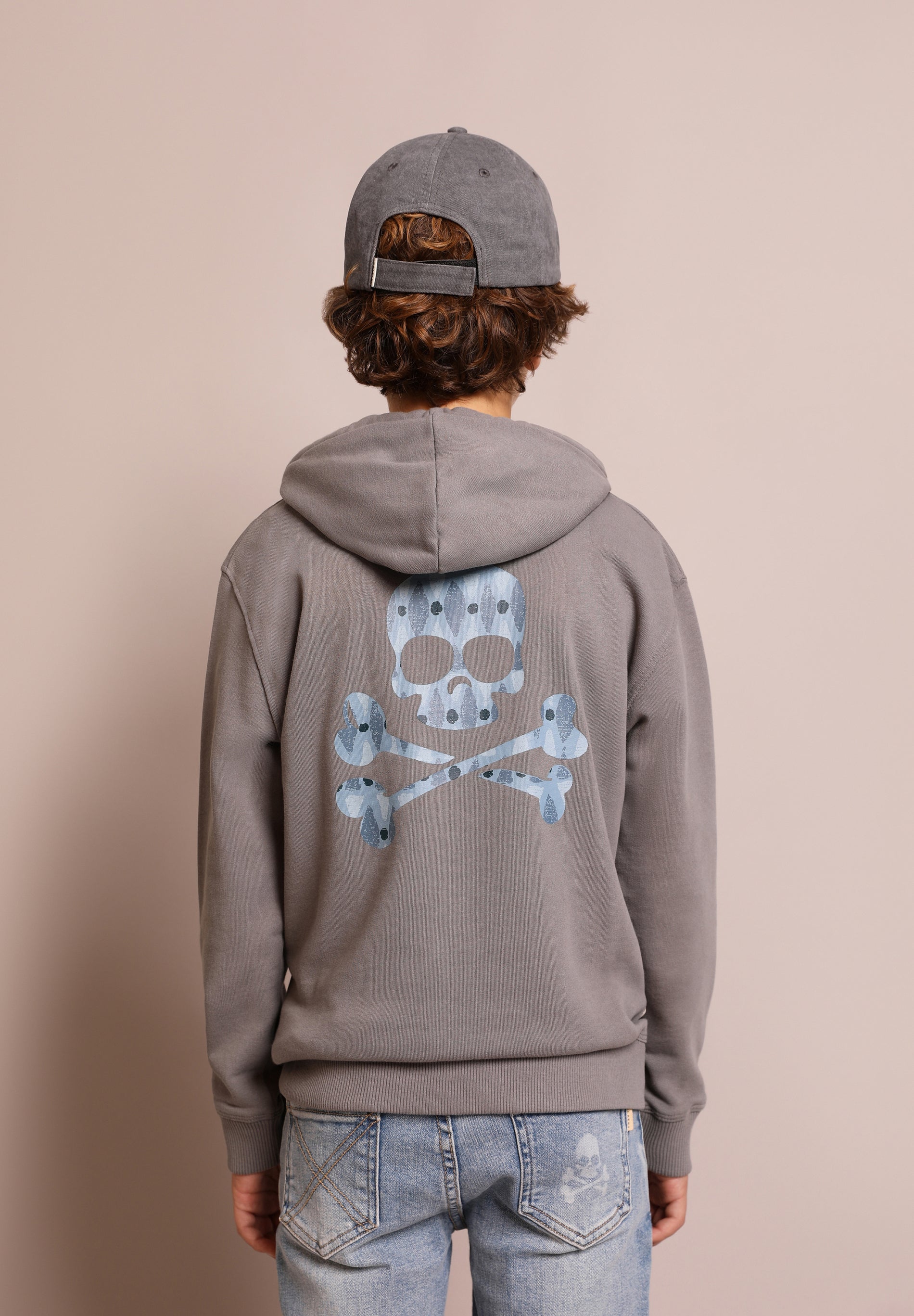 SUDADERA CAPUCHA PRINT TRASERO