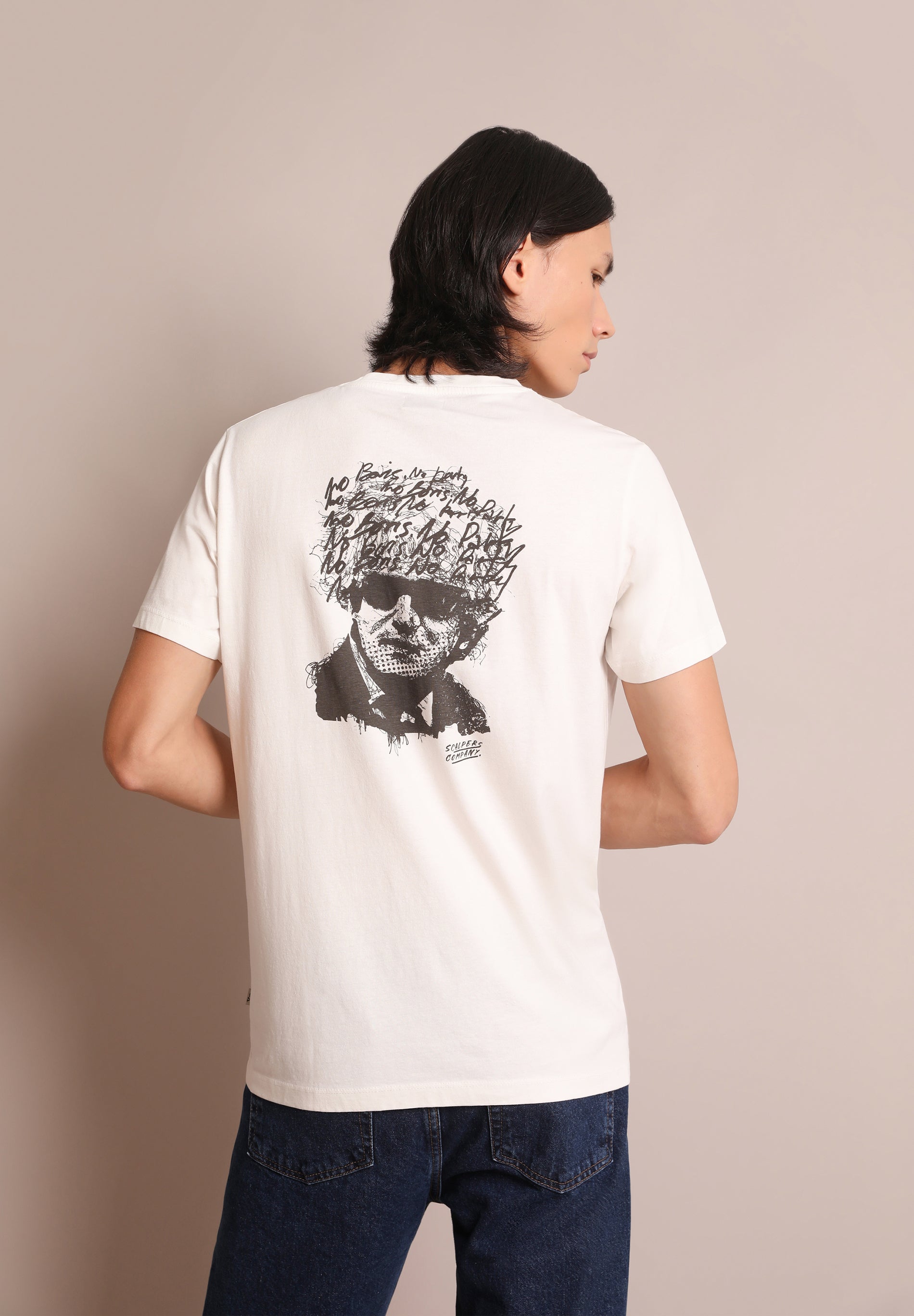CAMISETA SILUETA TRASERA