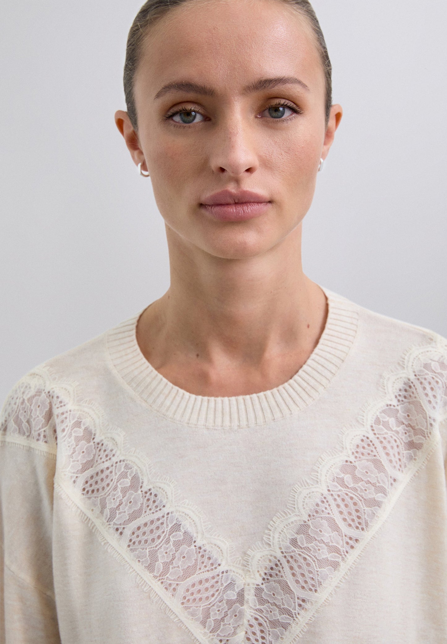 CHALECO DETALLES ENCAJES