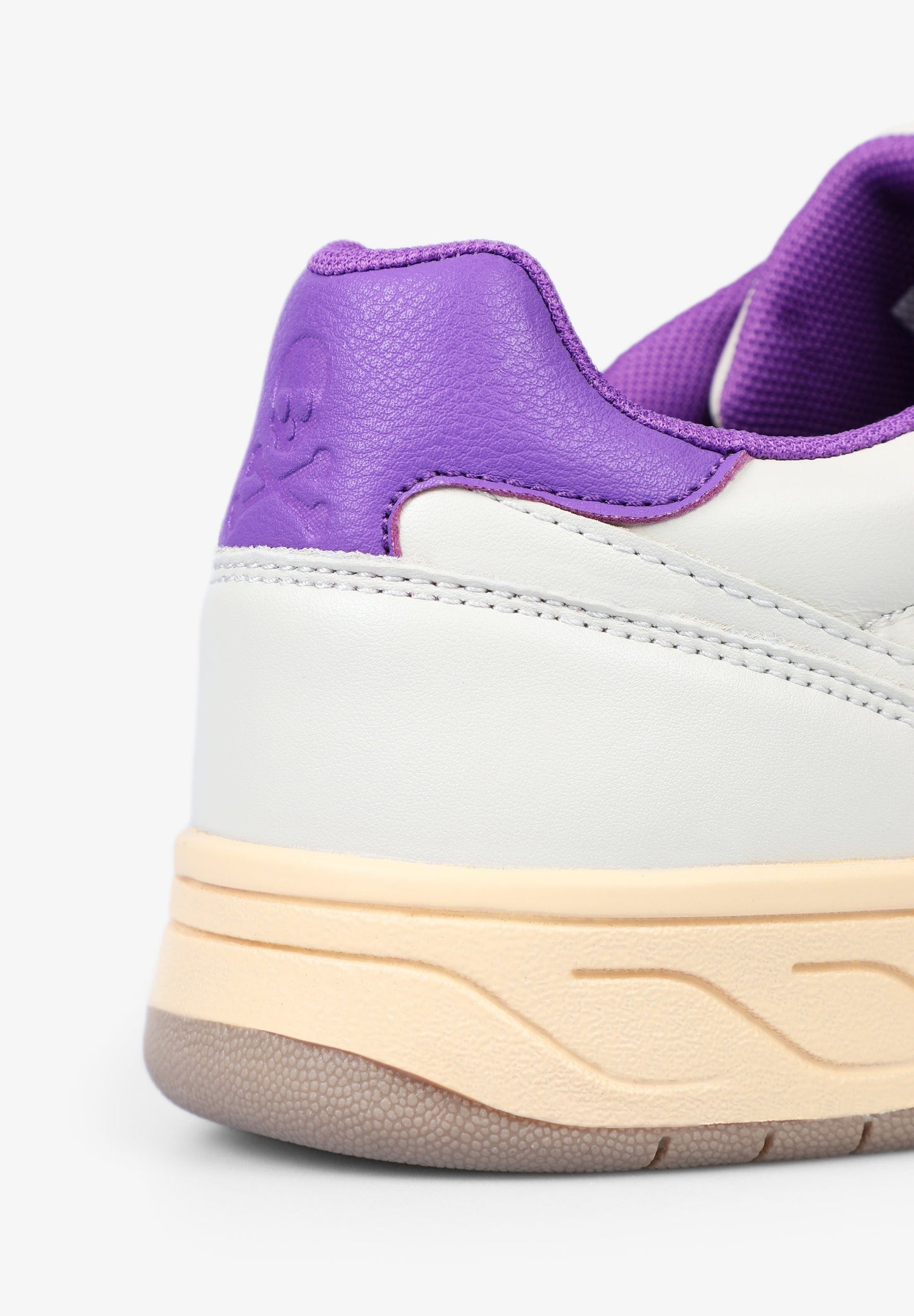 SNEAKERS DETALLE TALÓN