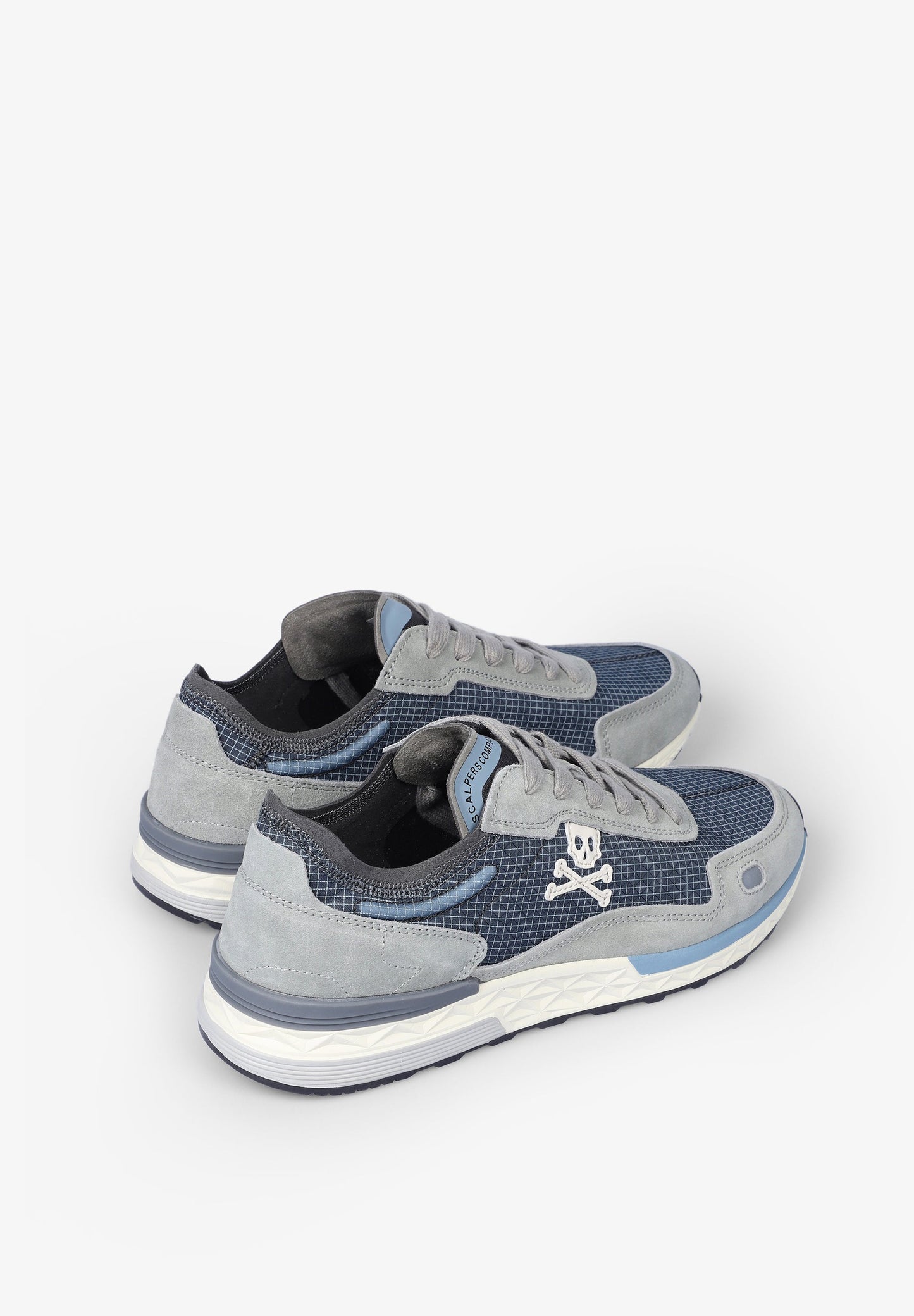 SNEAKERS CALAVERA DETALLES FLÚOR