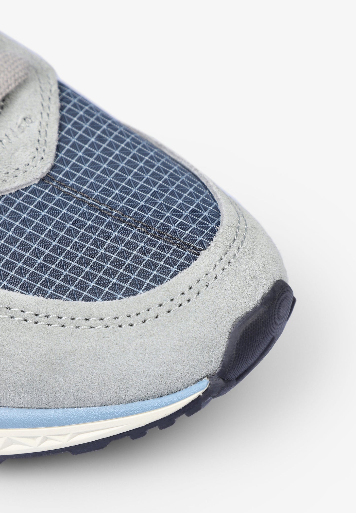 SNEAKERS CALAVERA DETALLES FLÚOR