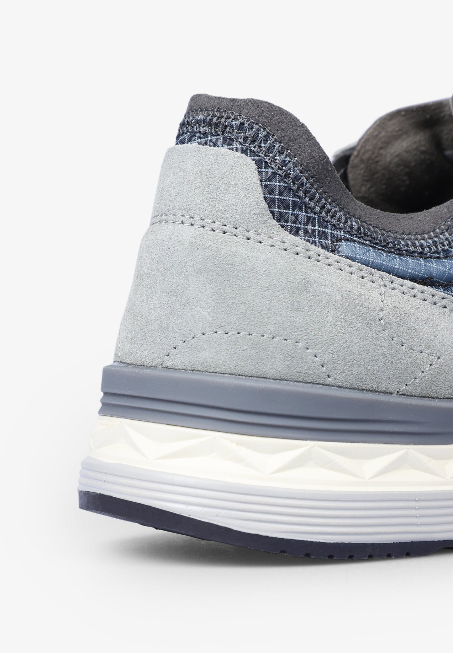 SNEAKERS CALAVERA DETALLES FLÚOR