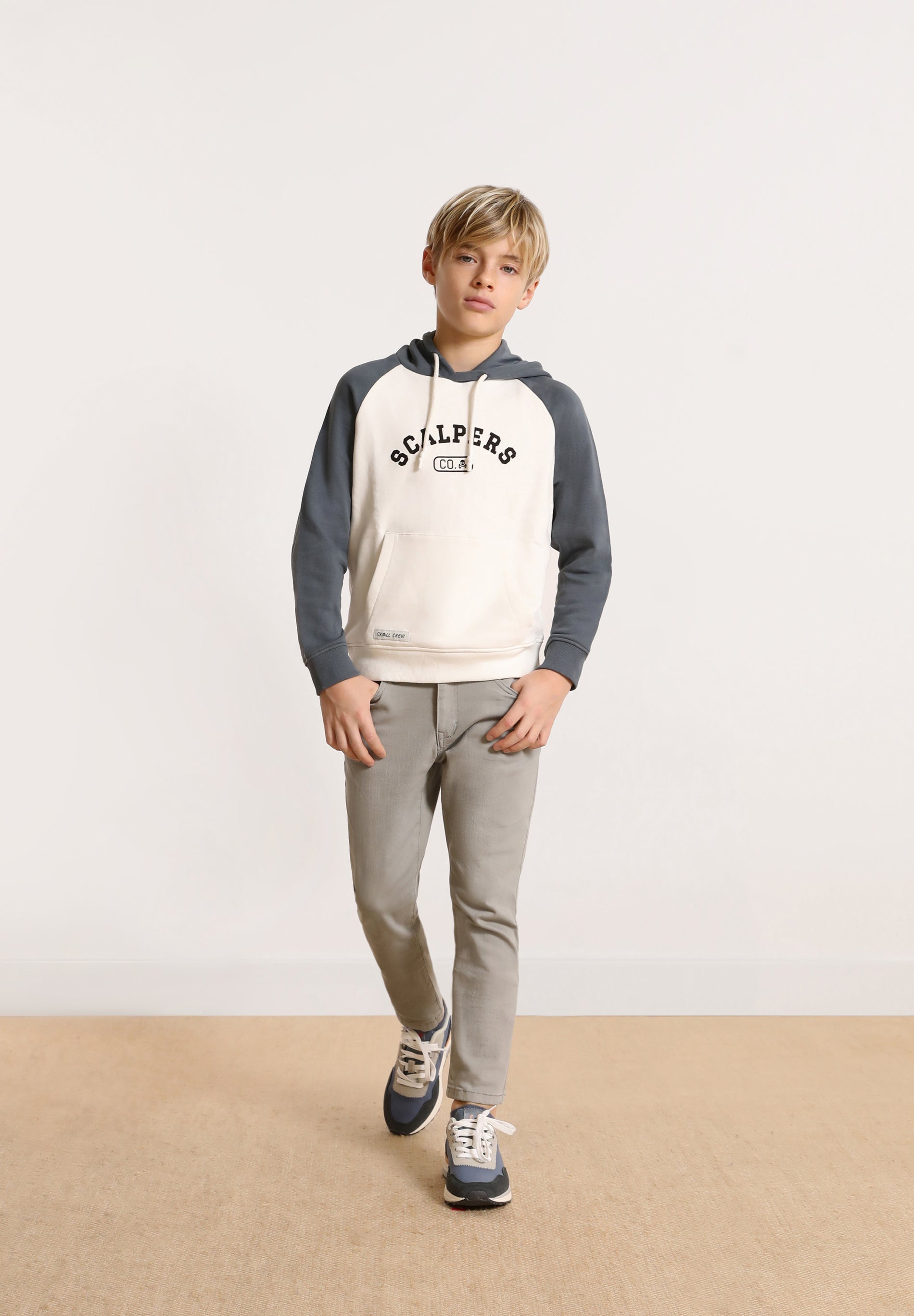 SUDADERA PRINT FRONTAL CAPUCHA