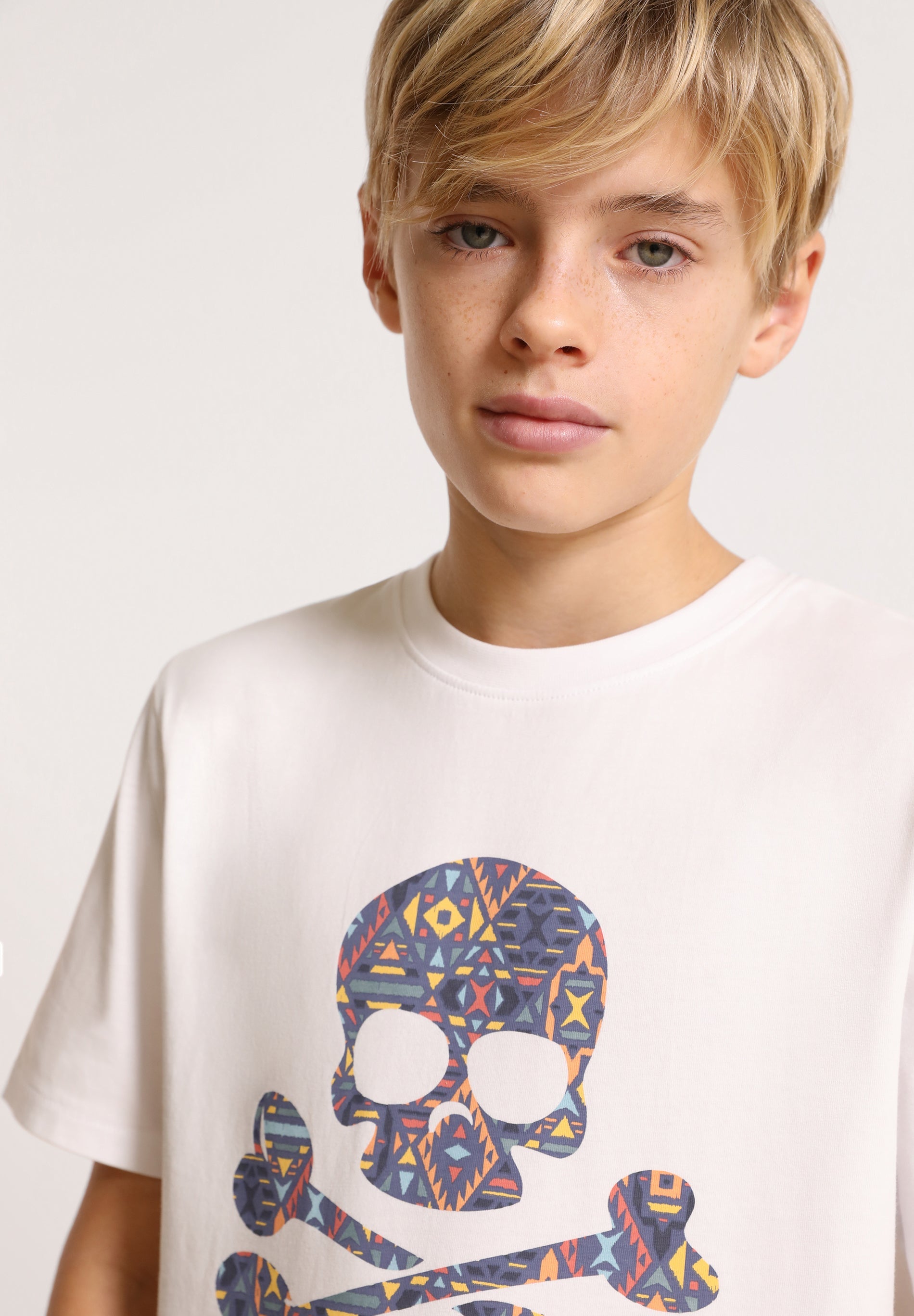 CAMISETA CALAVERA  PRINT GEOMÉTRICO