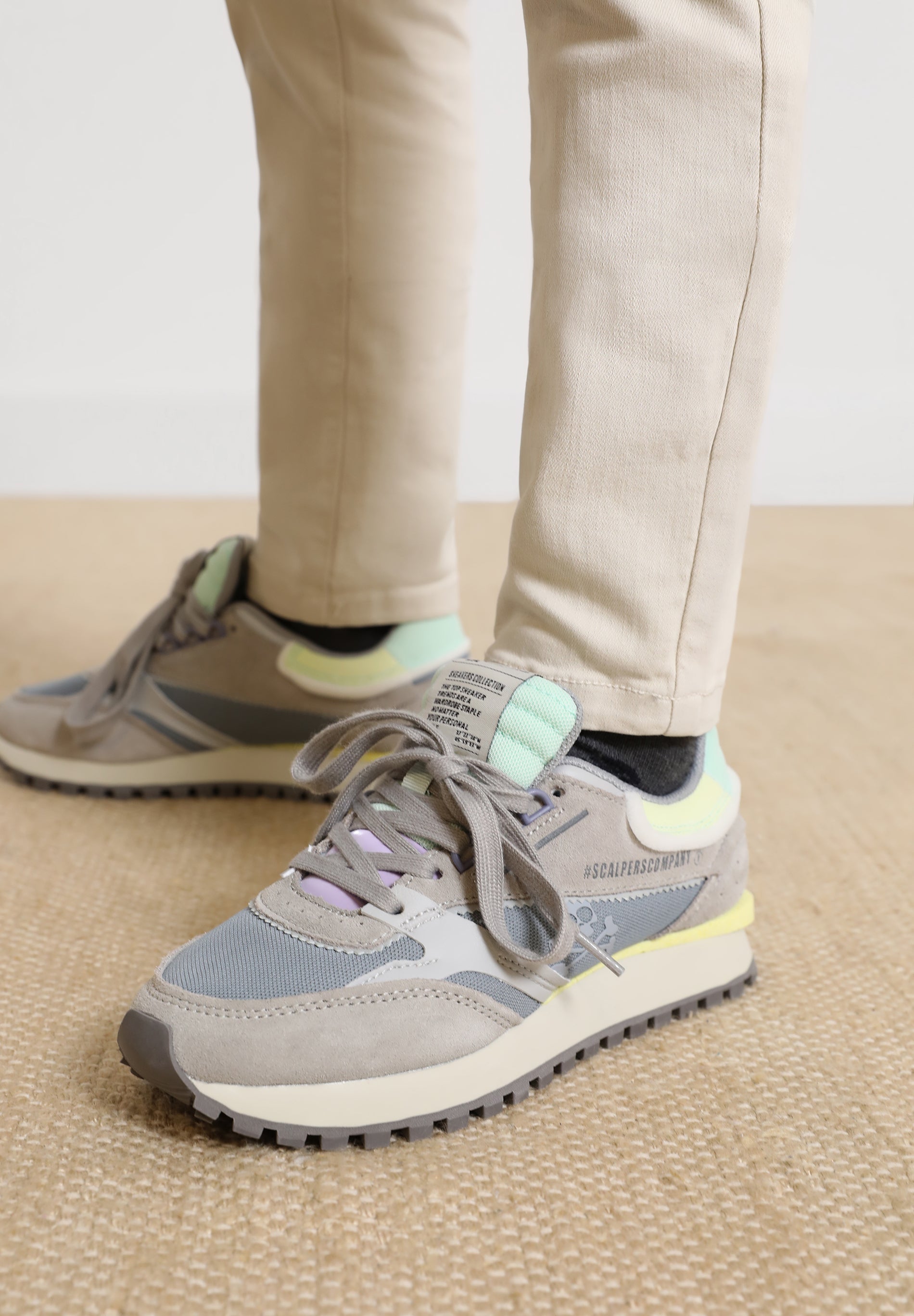 SNEAKERS SUELA DENTADA