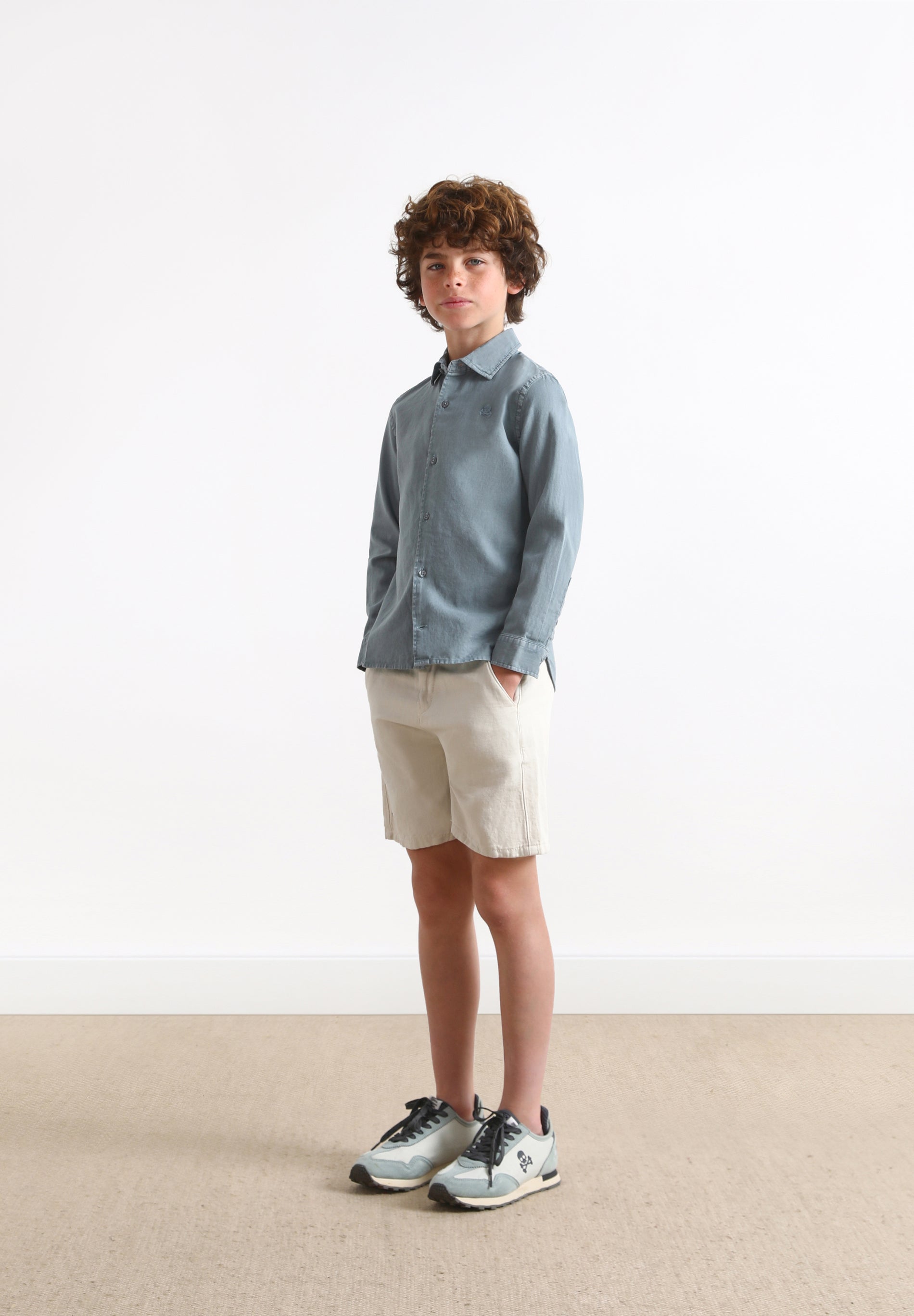 CAMISA CALAVERA BORDADA TONO