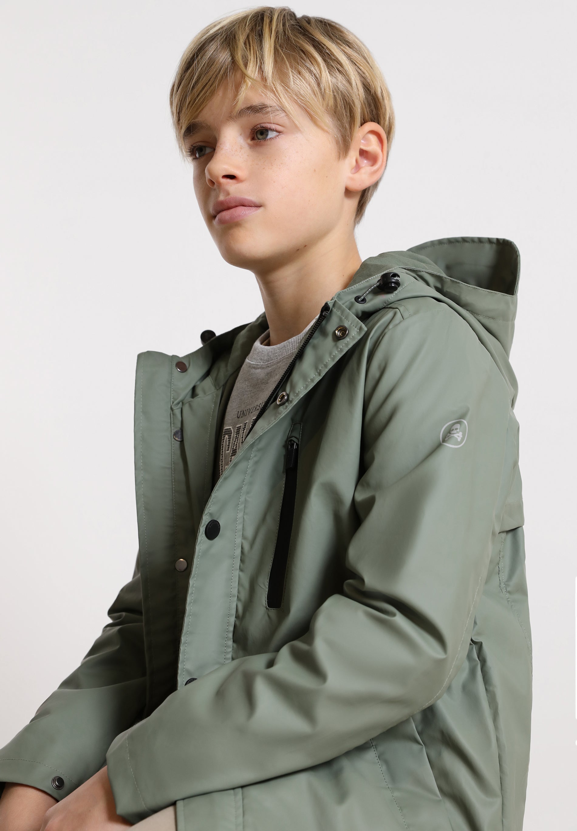 CHAQUETA IMPERMEABLE LIGERA