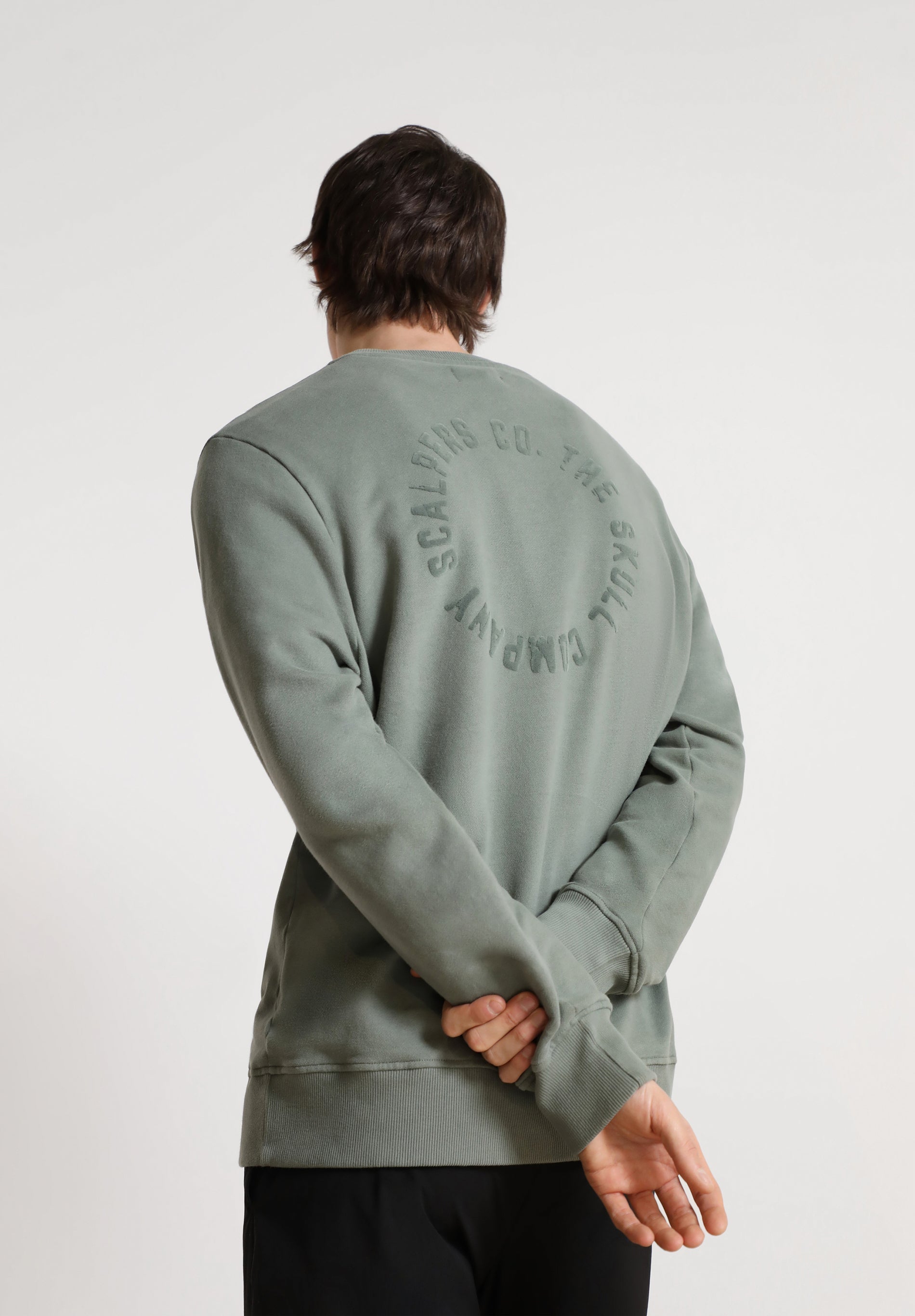 SUDADERA LOGO TRASERO FLOCADO