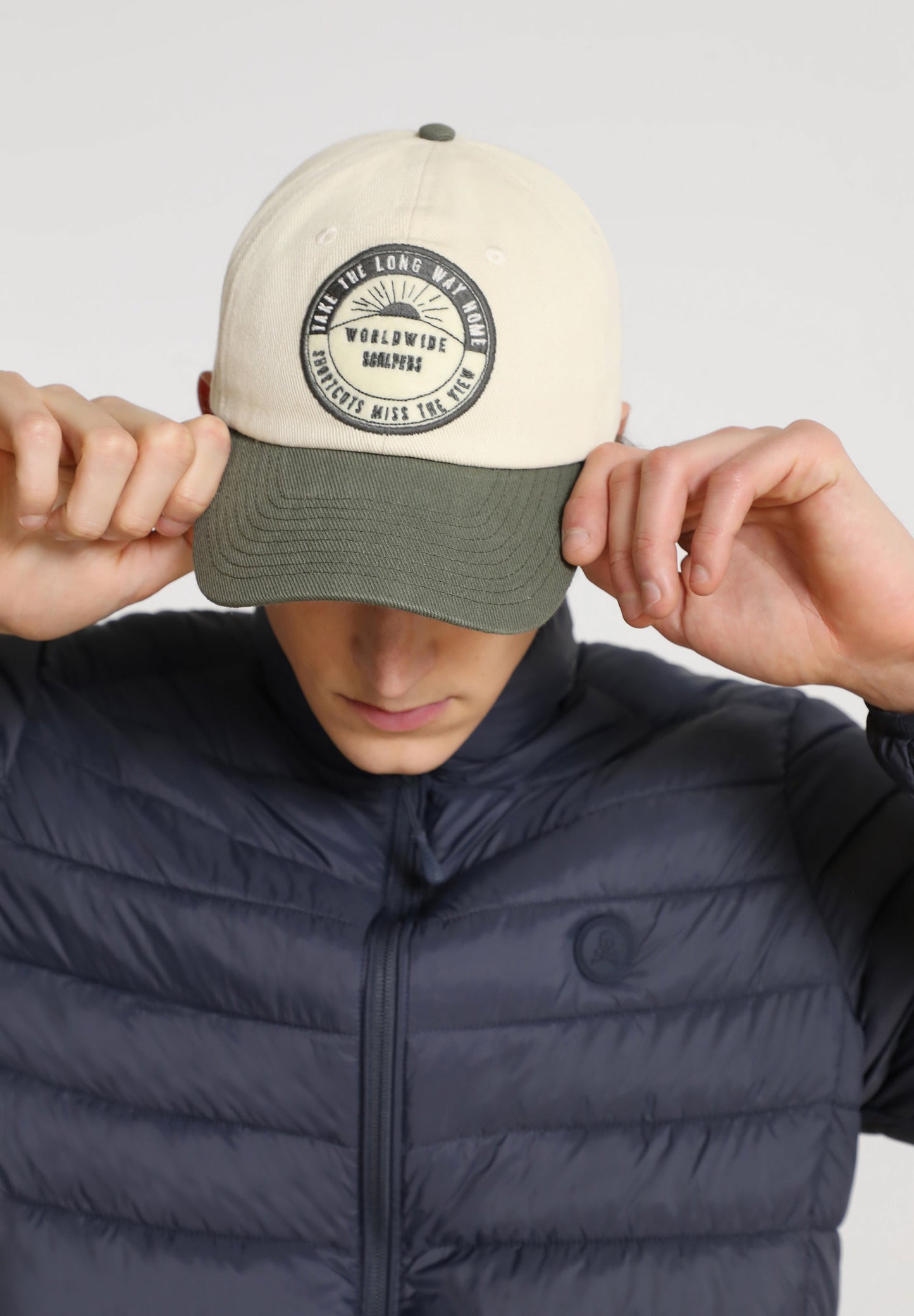 GORRA BICOLOR BORDADO