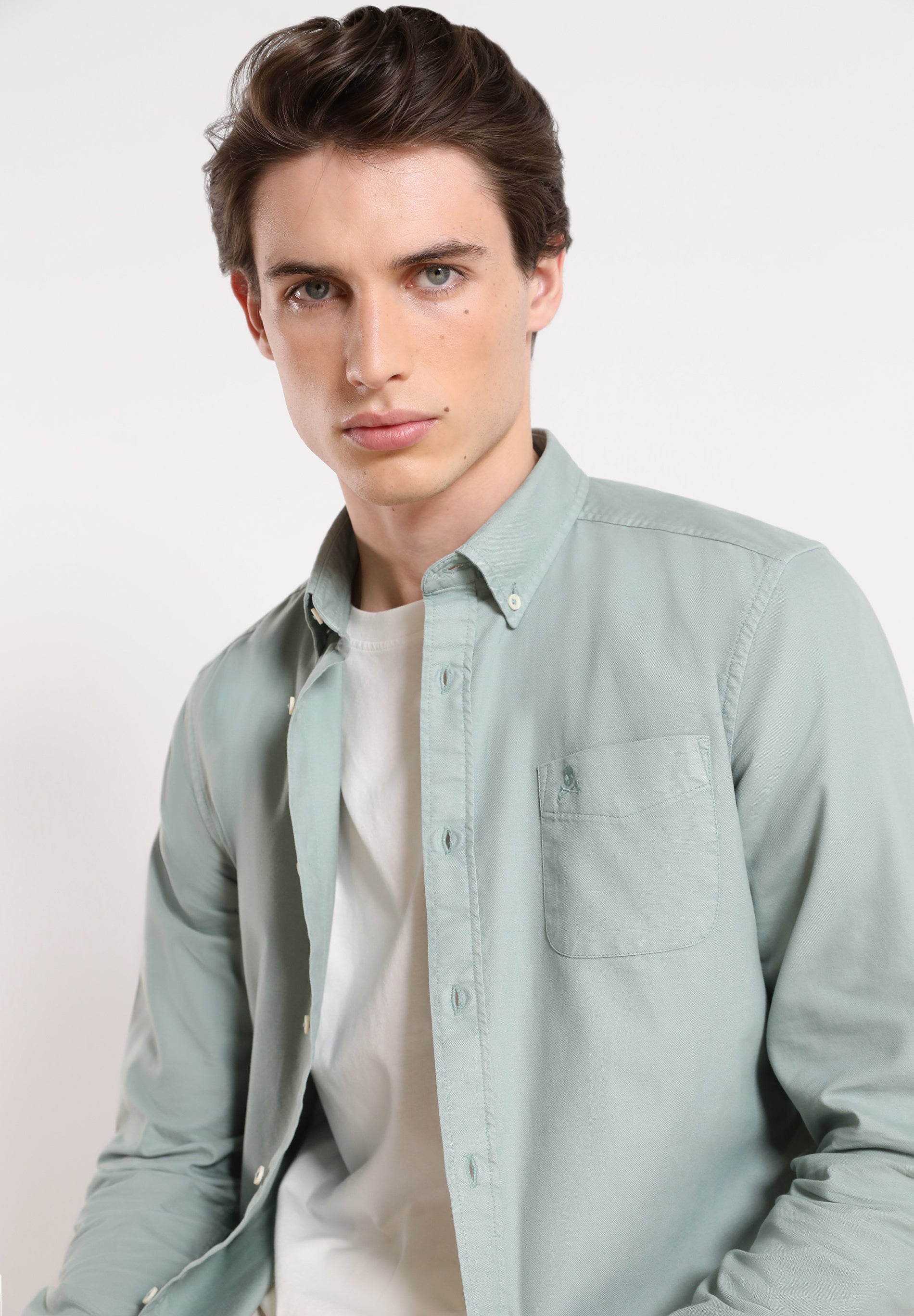 CAMISA CALAVERA CUELLO BOTONES