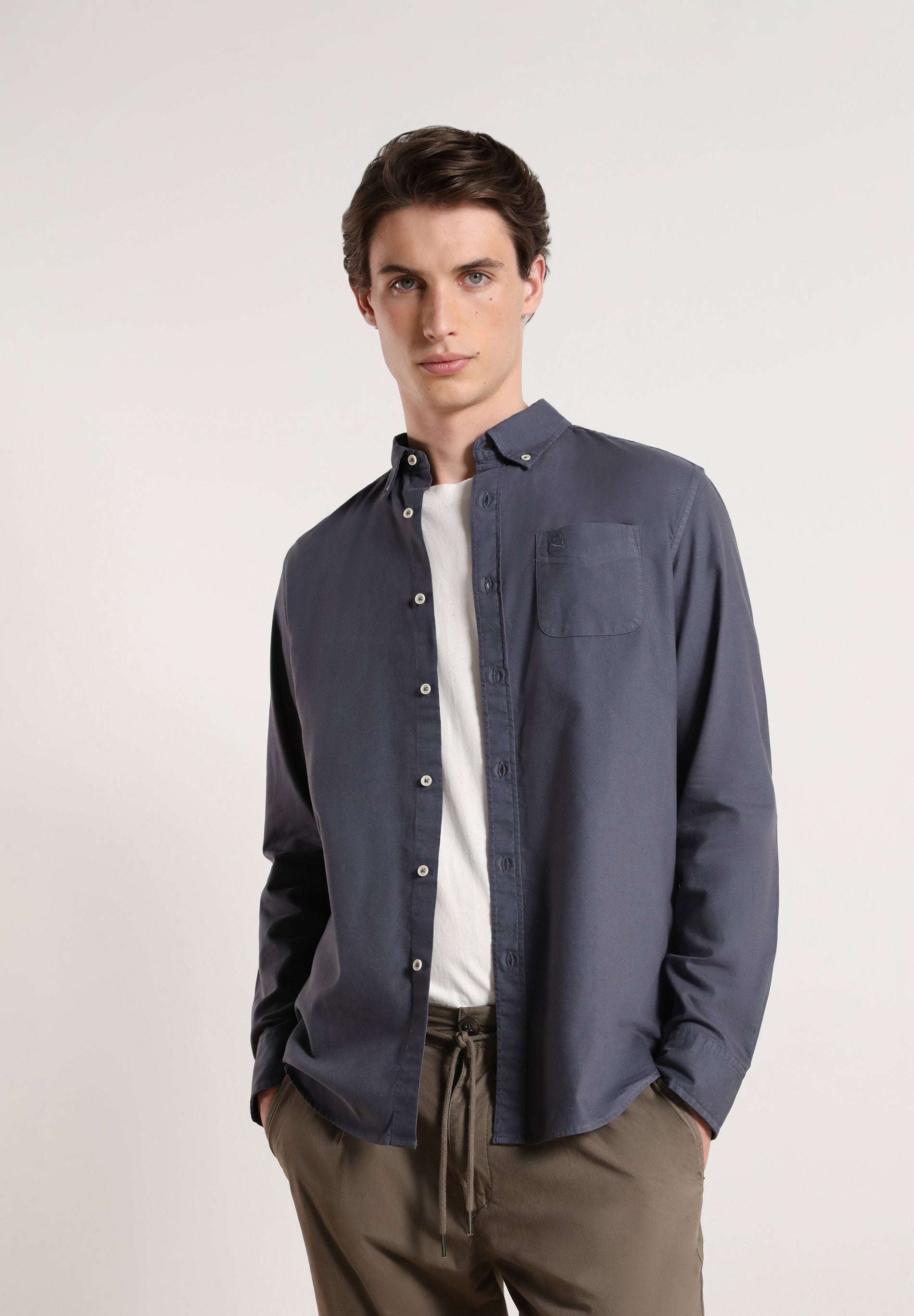 CAMISA CALAVERA CUELLO BOTONES