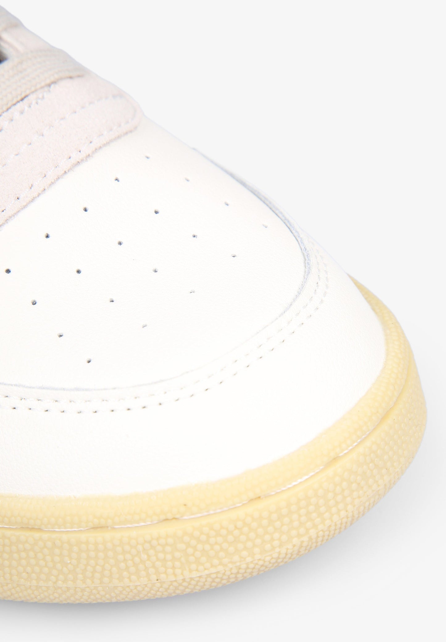 SNEAKERS DETALLE TALÓN