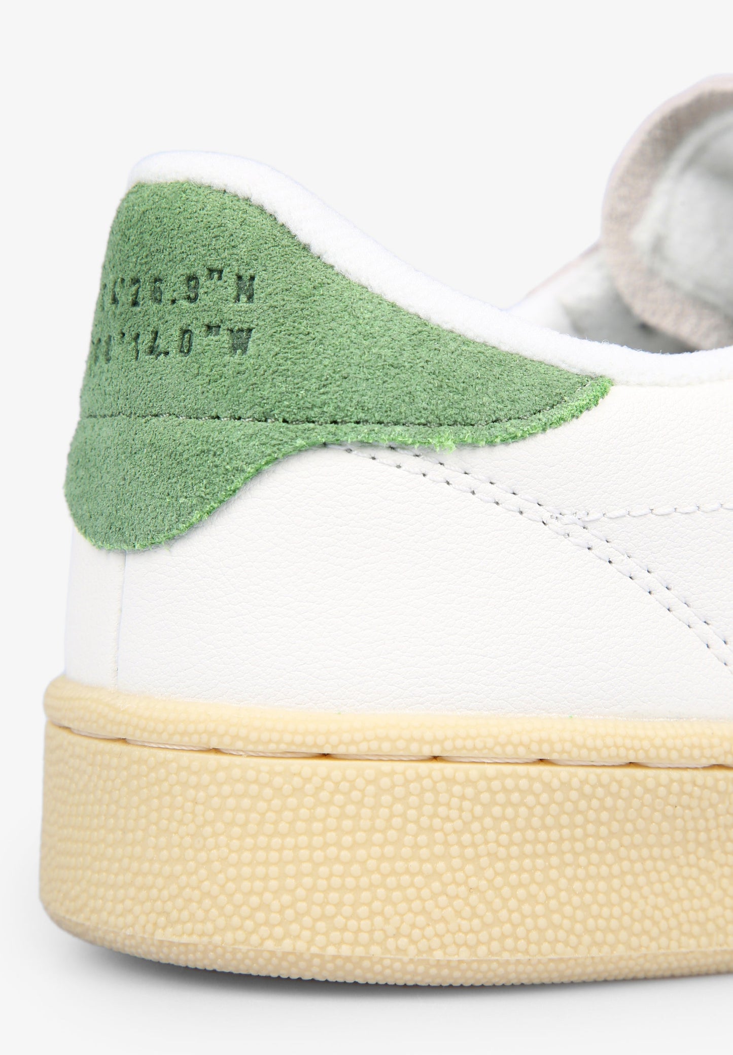 SNEAKERS DETALLE TALÓN