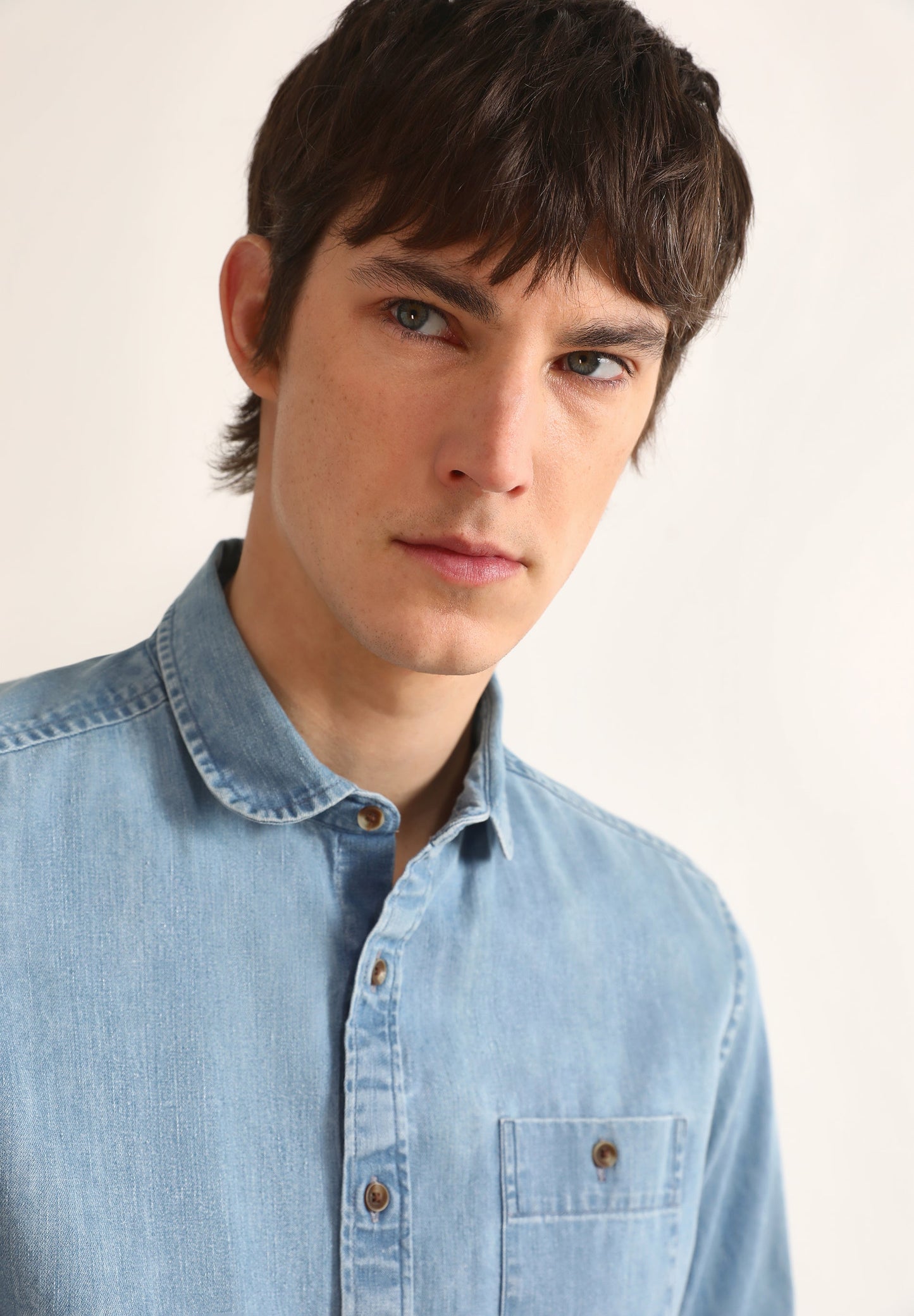 CAMISA DENIM CUELLO REDONDEADO