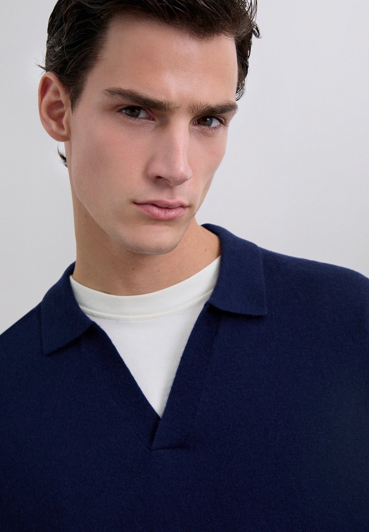 CHALECO POLO CUELLO PICO LANA