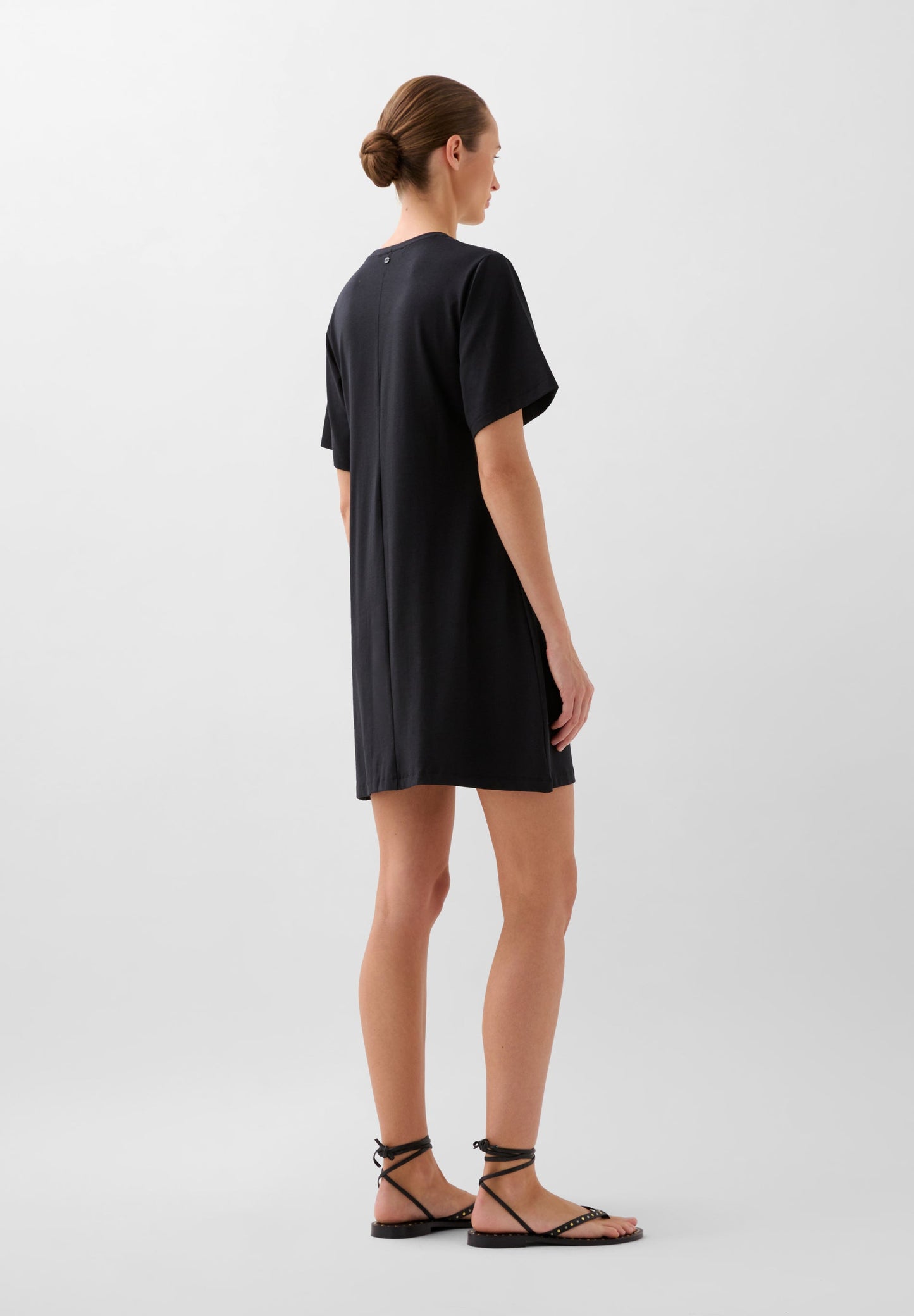 VESTIDO MINI DETALLE NUDO