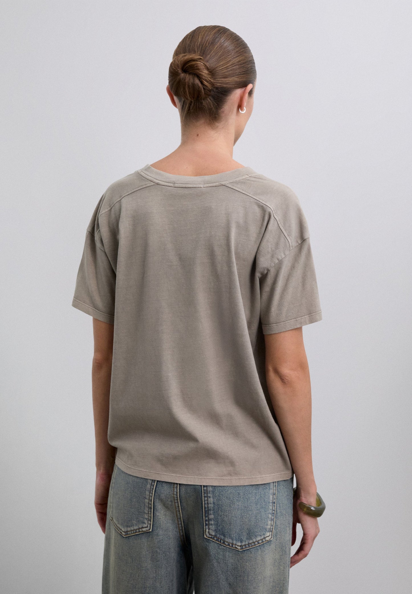 POLERA BÁSICA CUELLO PICO