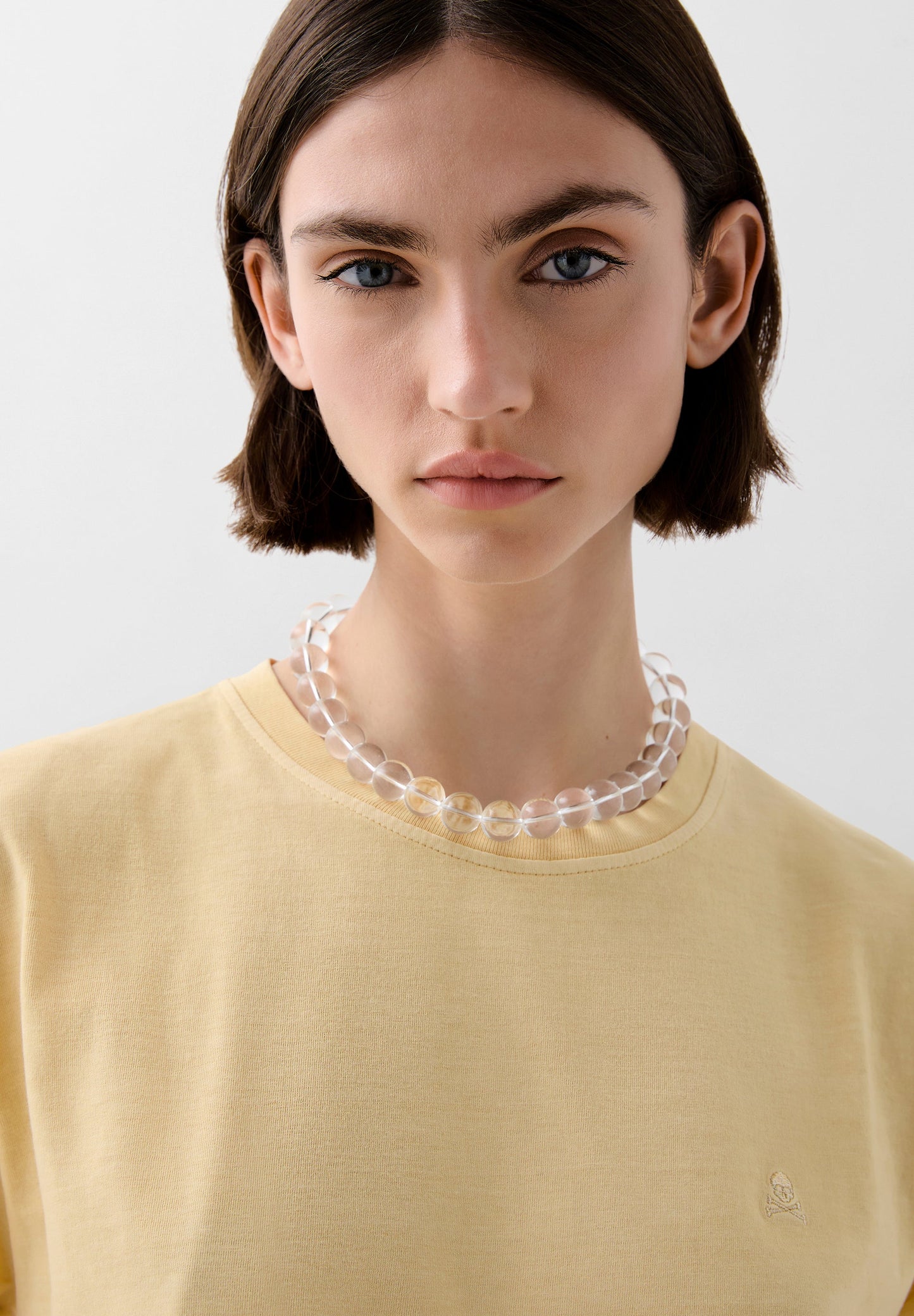 POLERA CALAVERA BORDADA TONO