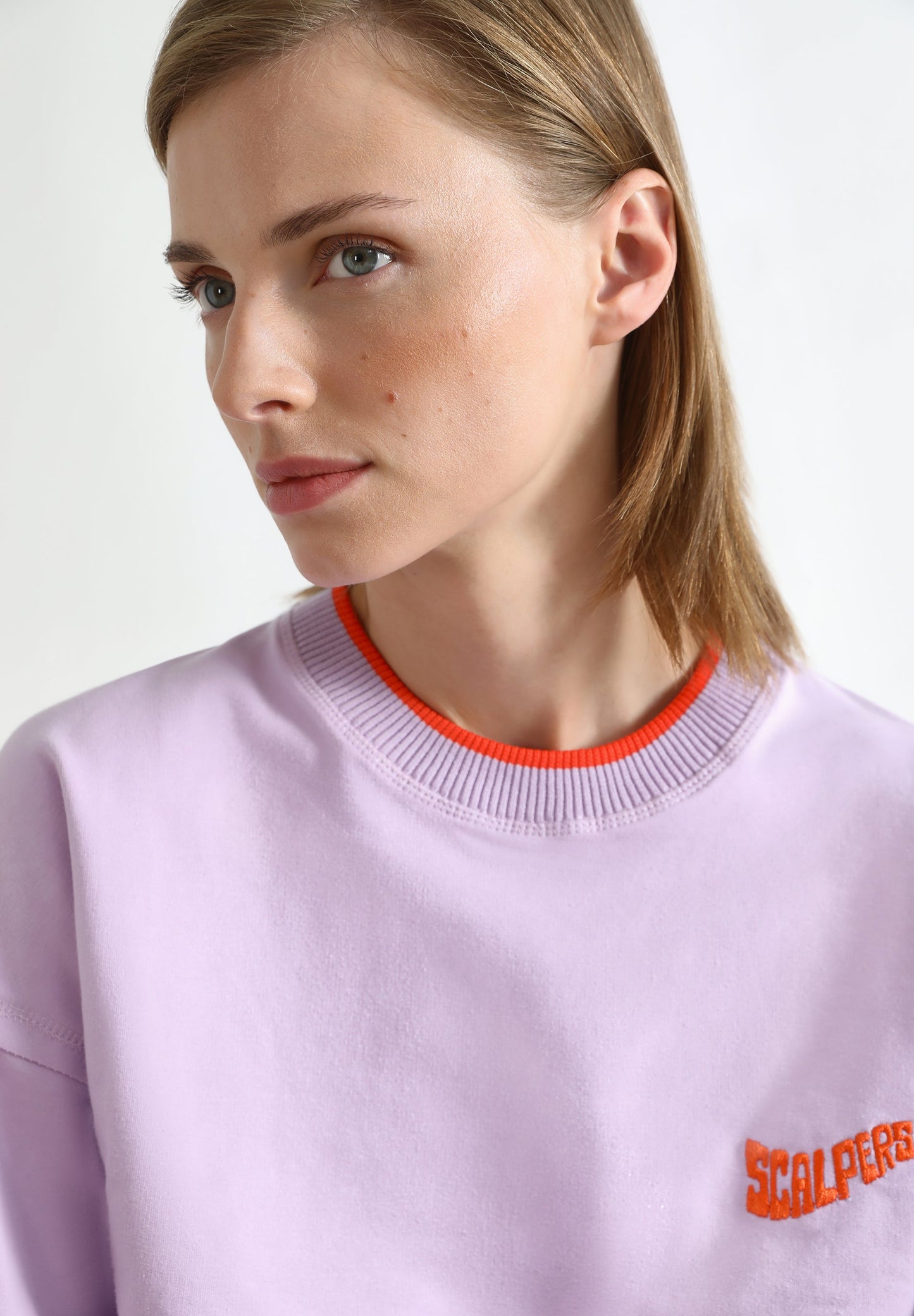 SUDADERA DETALLE CUELLO