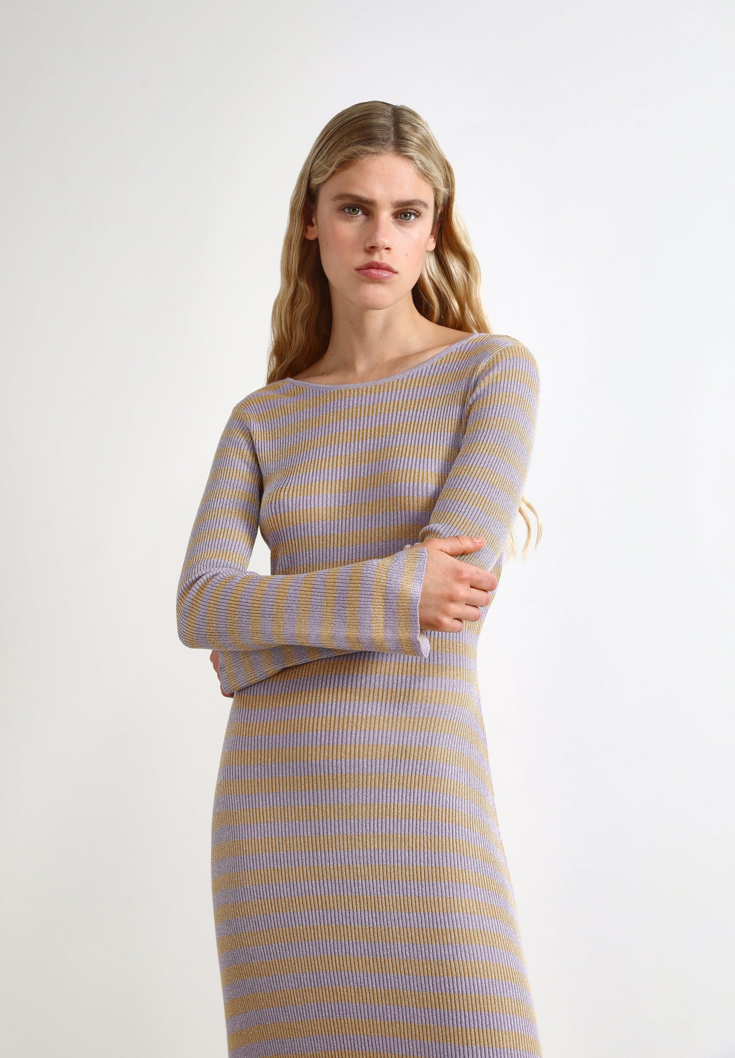 VESTIDO PUNTO ABERTURA TRASERA