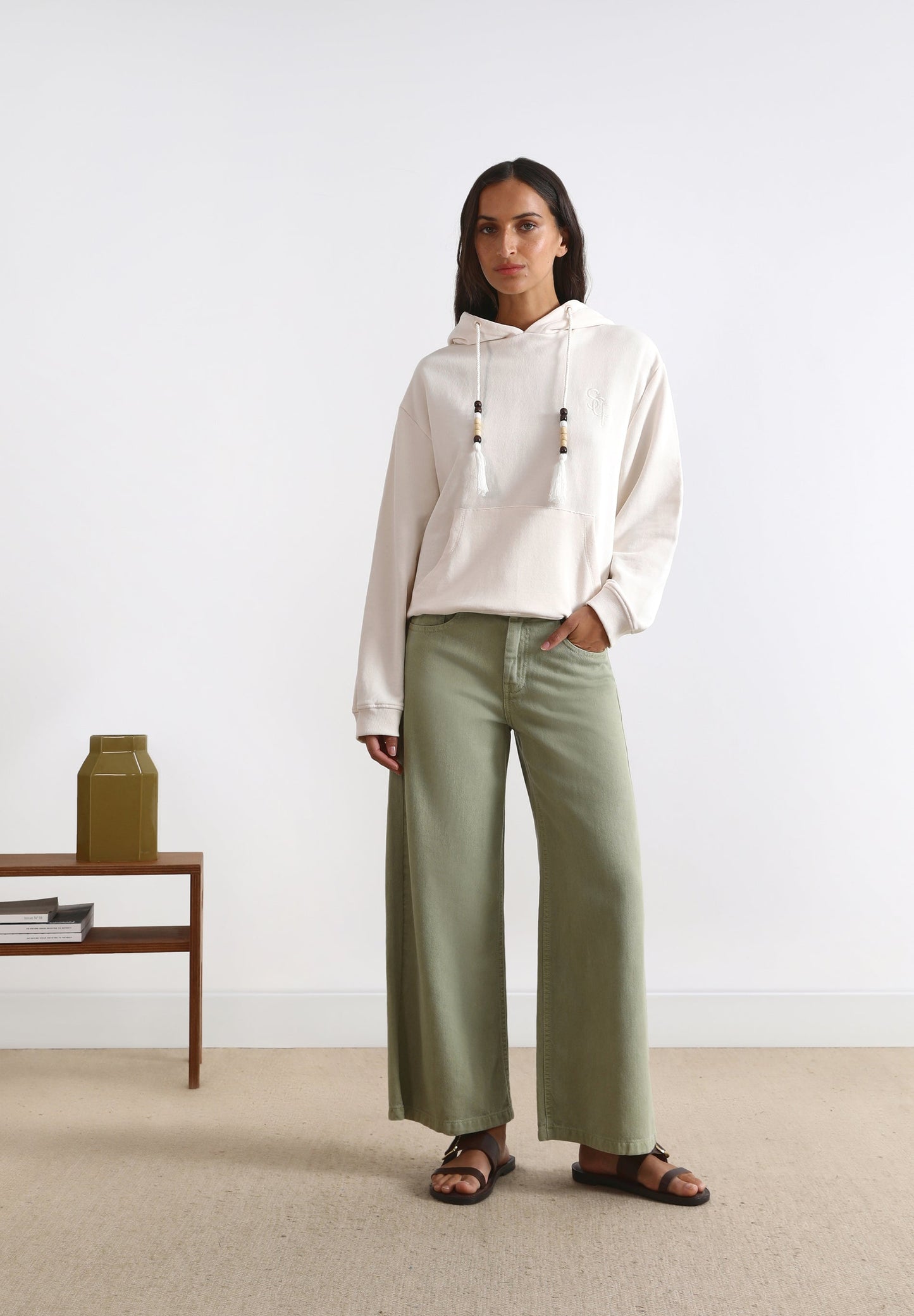 SUDADERA BORLAS CAPUCHA