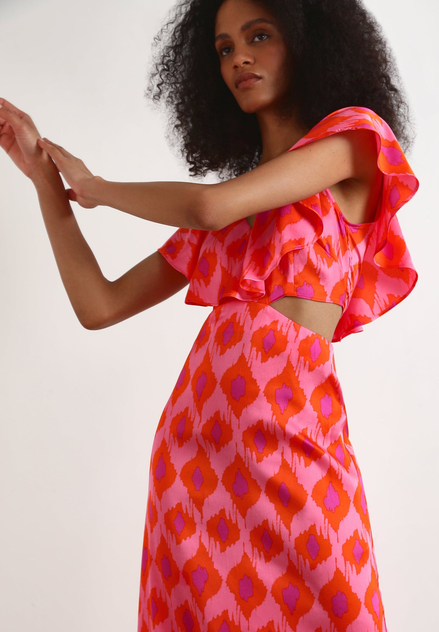 VESTIDO CUT OUT VOLANTE