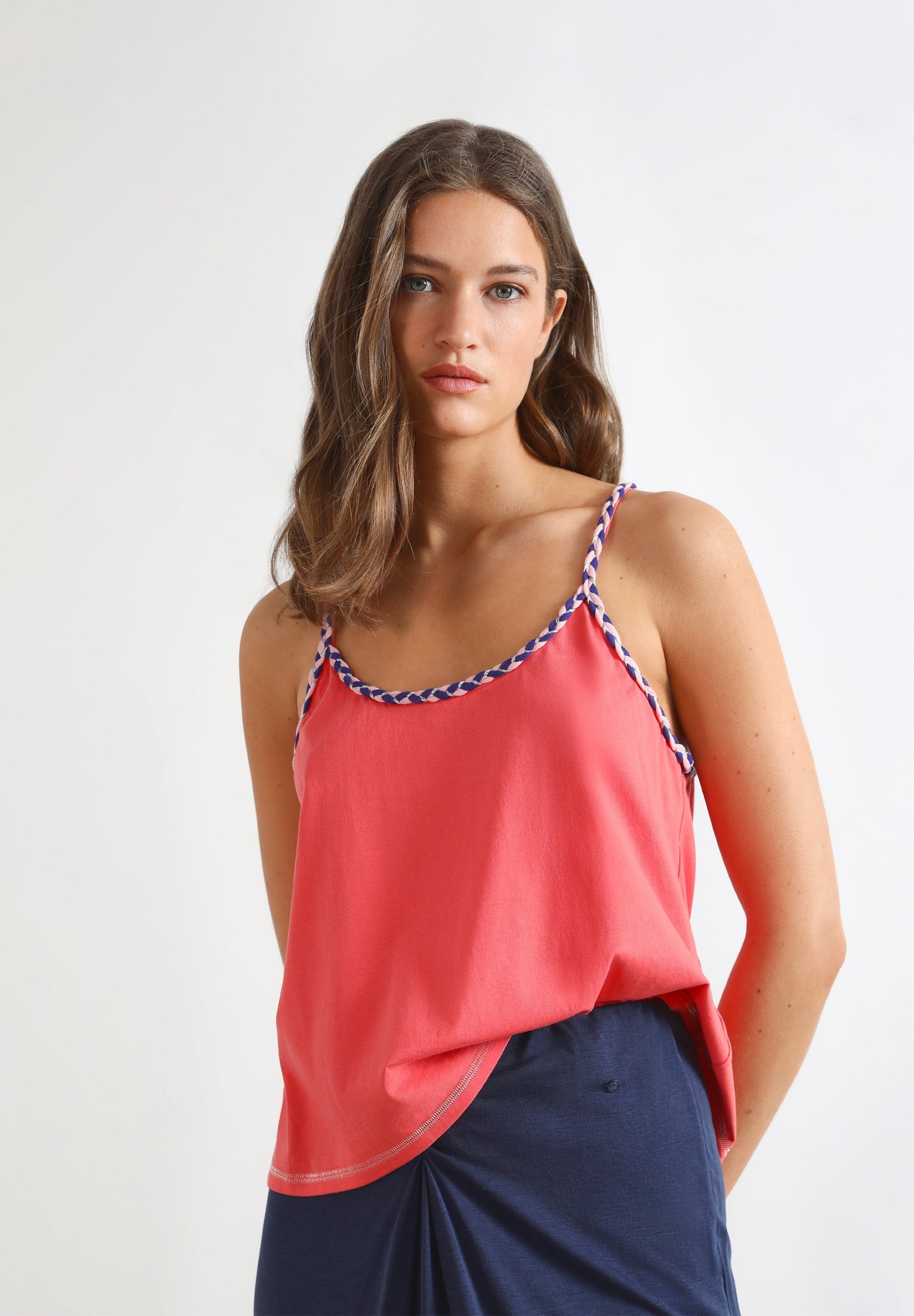 CAMISETA TIRANTES DETALLE