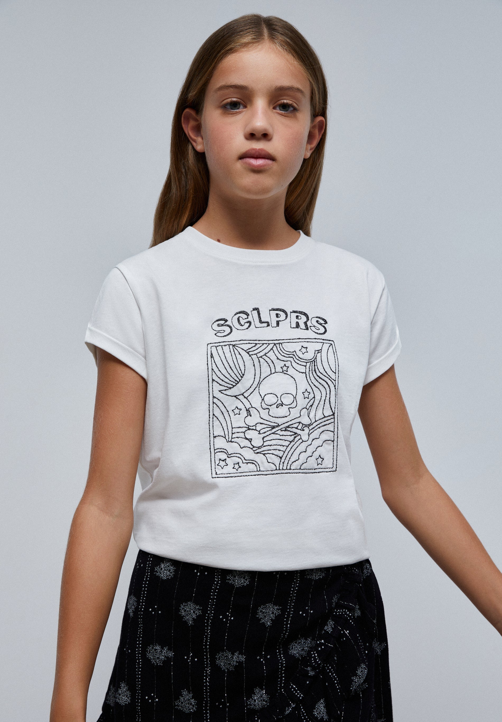 CAMISETA DIBUJO BORDADO