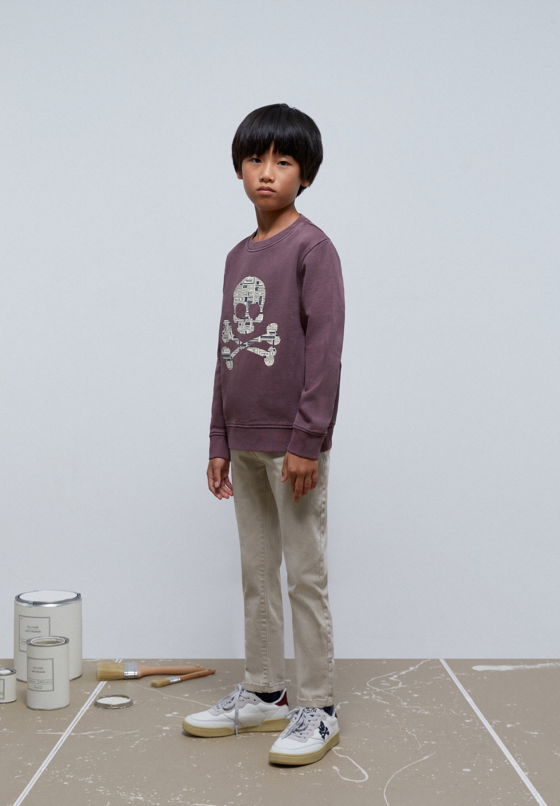 SUDADERA CALAVERA TEXTO PERIÓDICO
