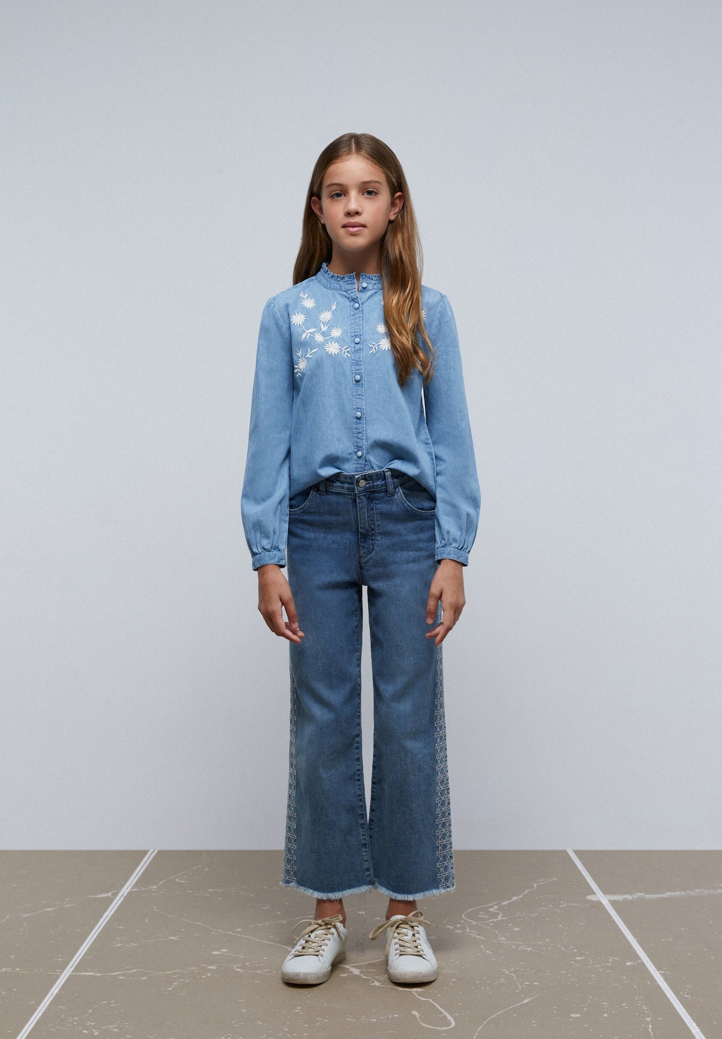 JEANS WIDE LEG BORDADO LATERAL