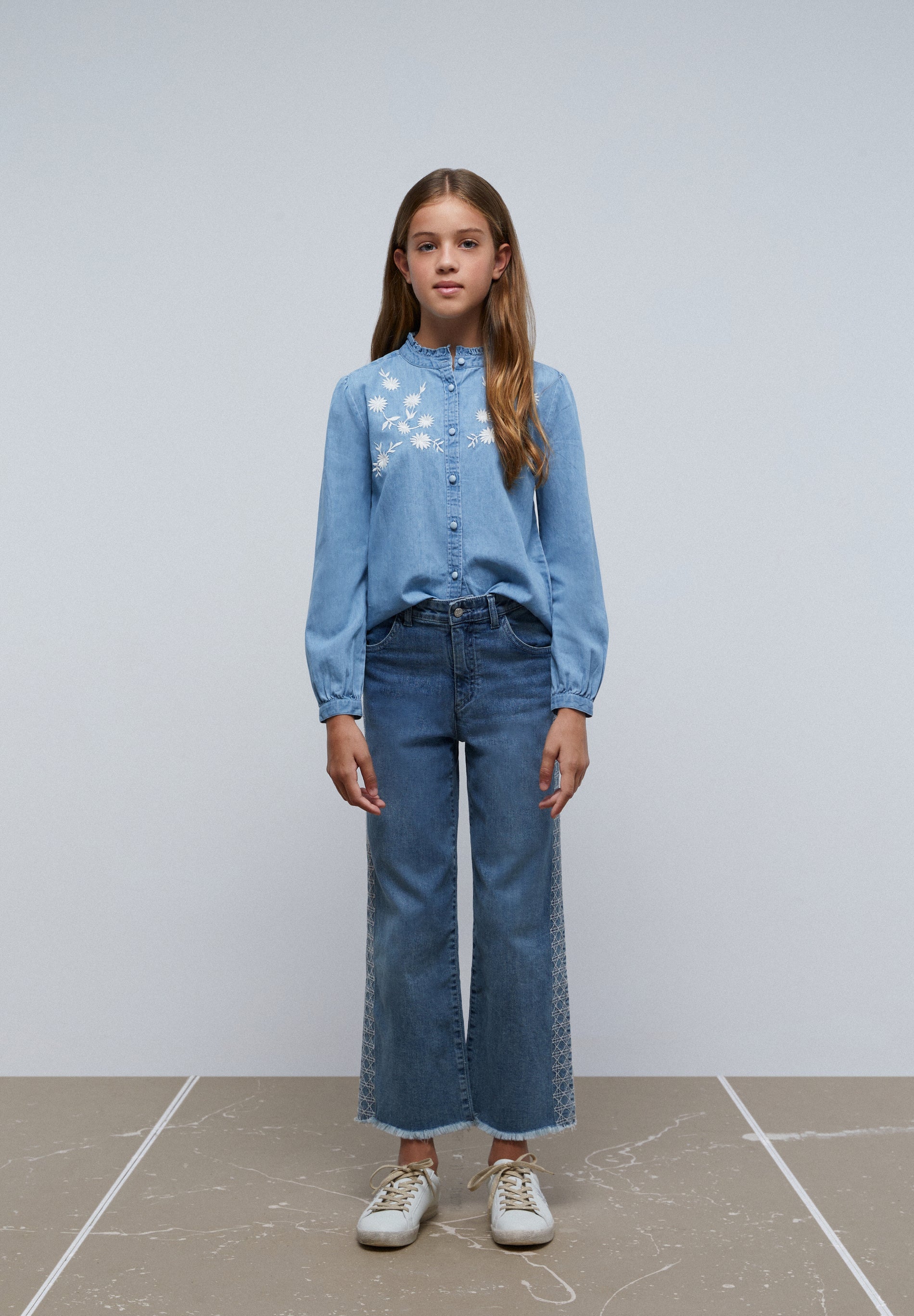 JEANS WIDE LEG BORDADO LATERAL