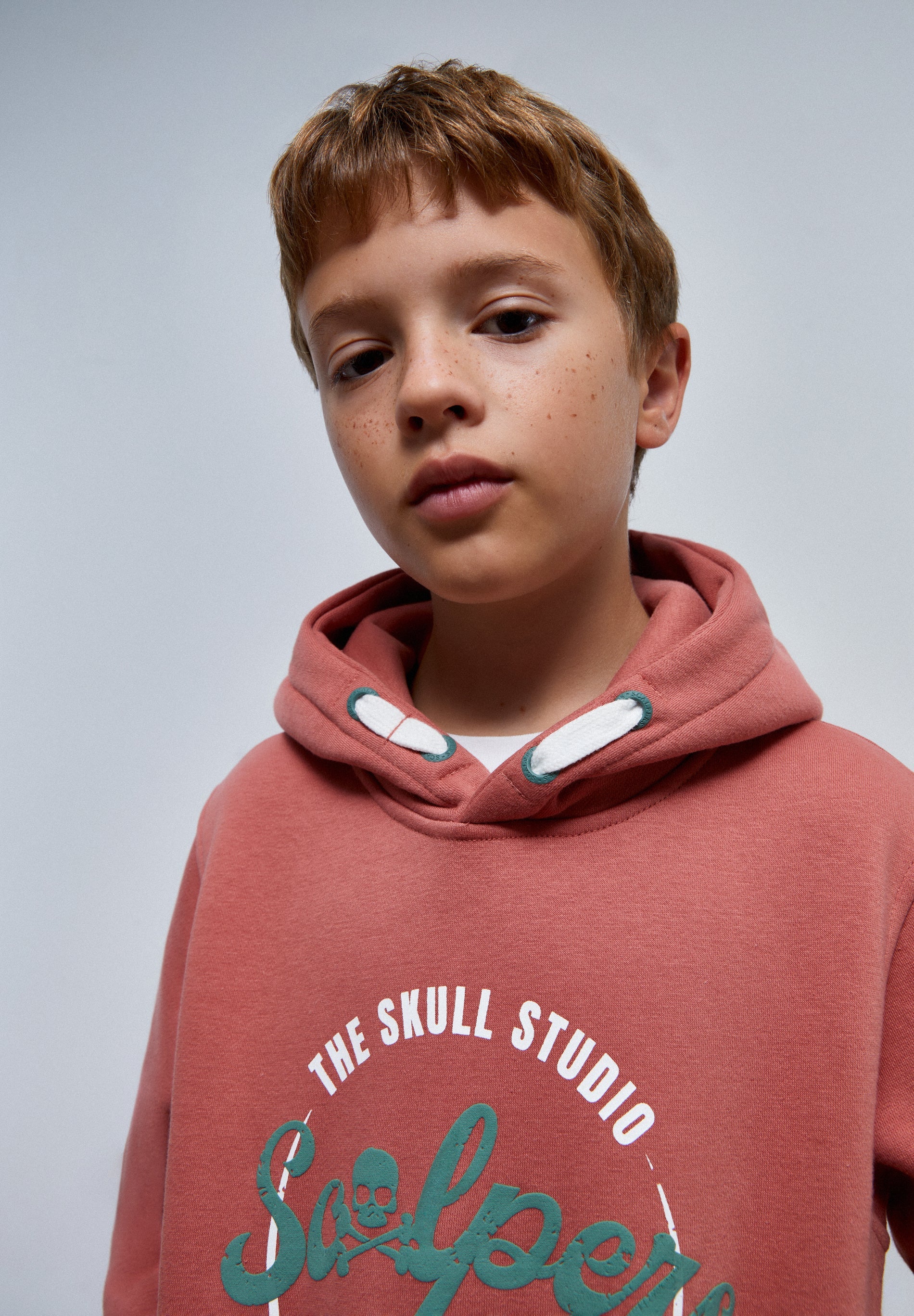 SUDADERA CAPUCHA PRINT RELIEVE