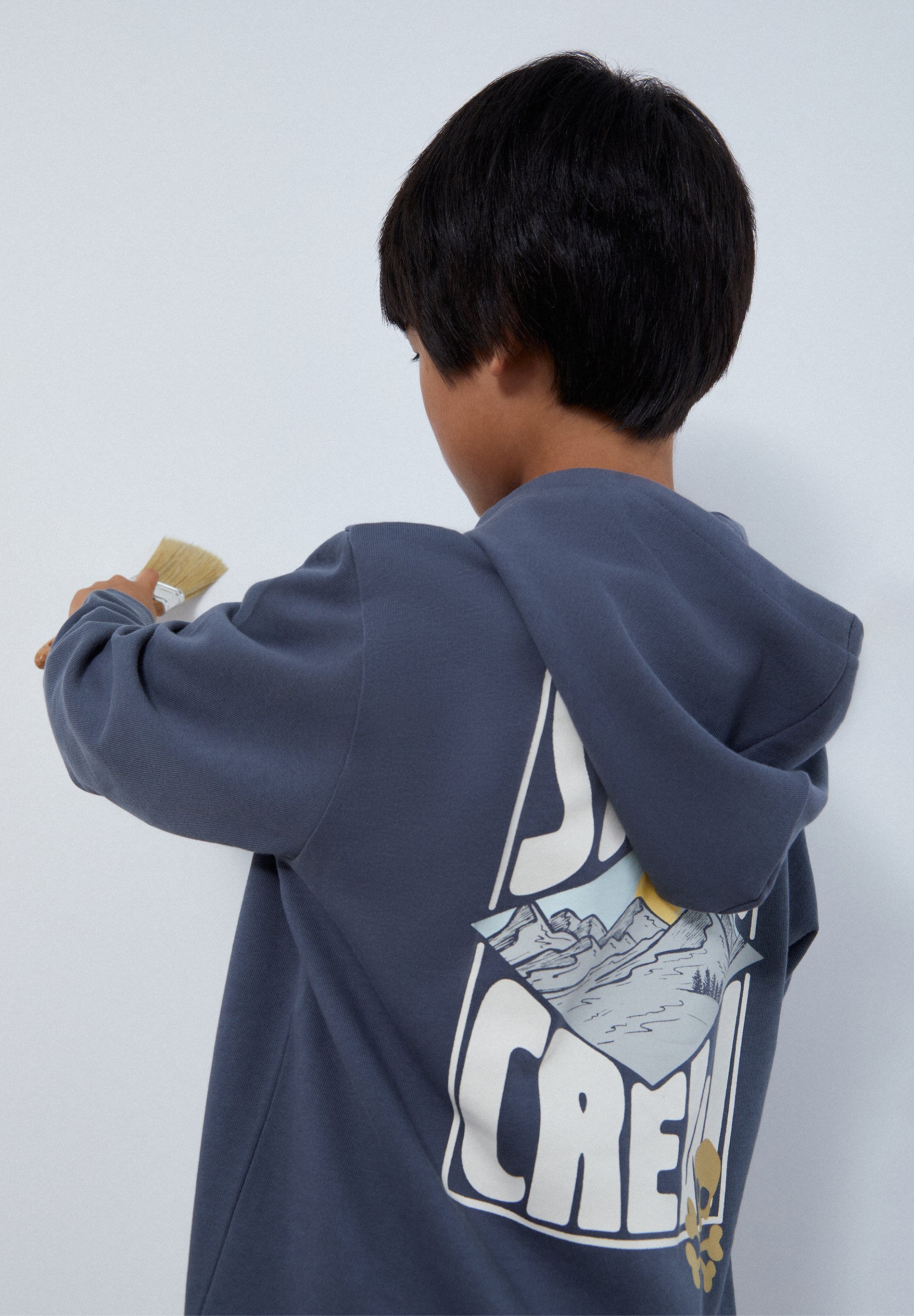 SUDADERA CAPUCHA PRINT TRASERO