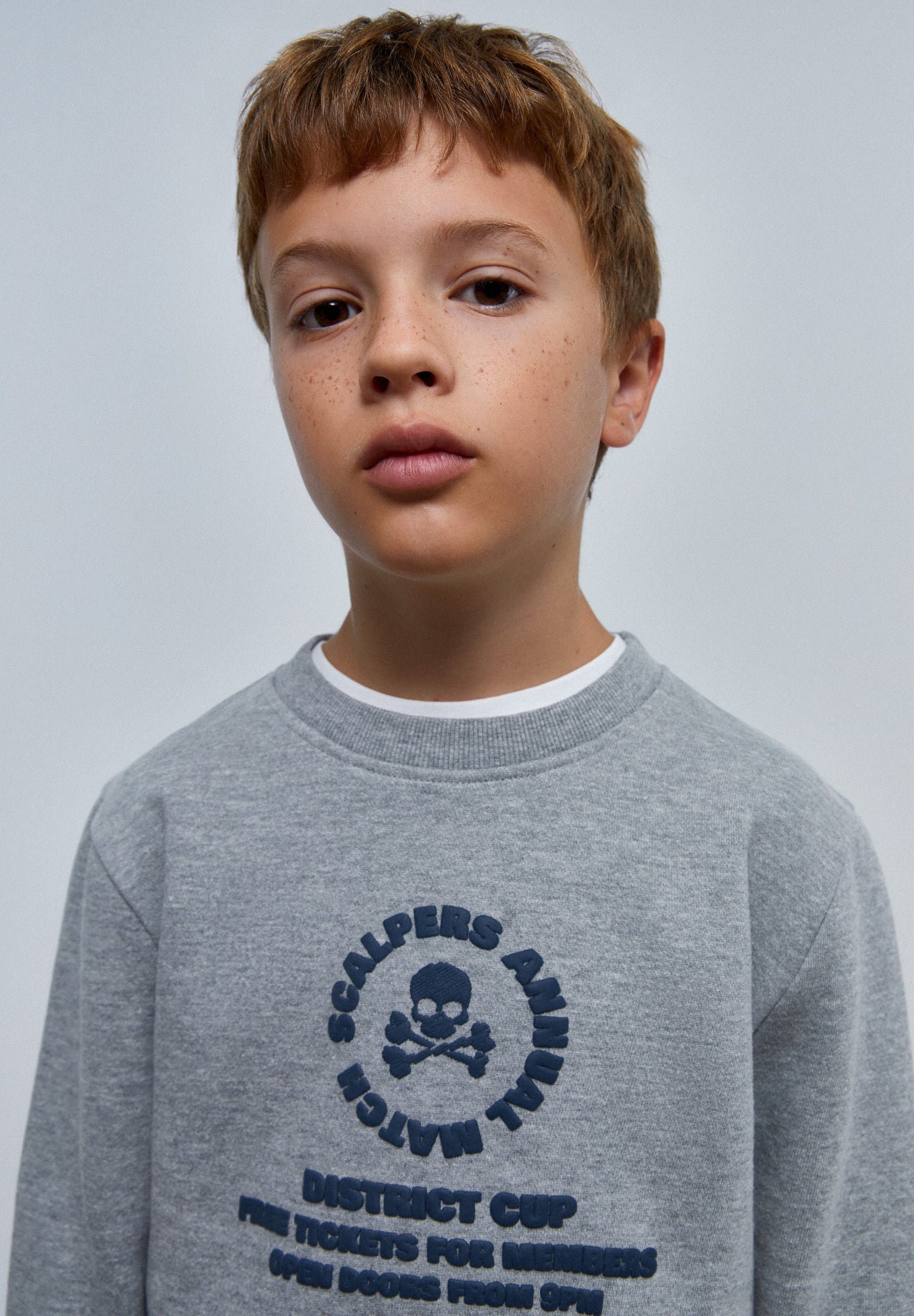 SUDADERA PRINT FRONTAL RELIEVE