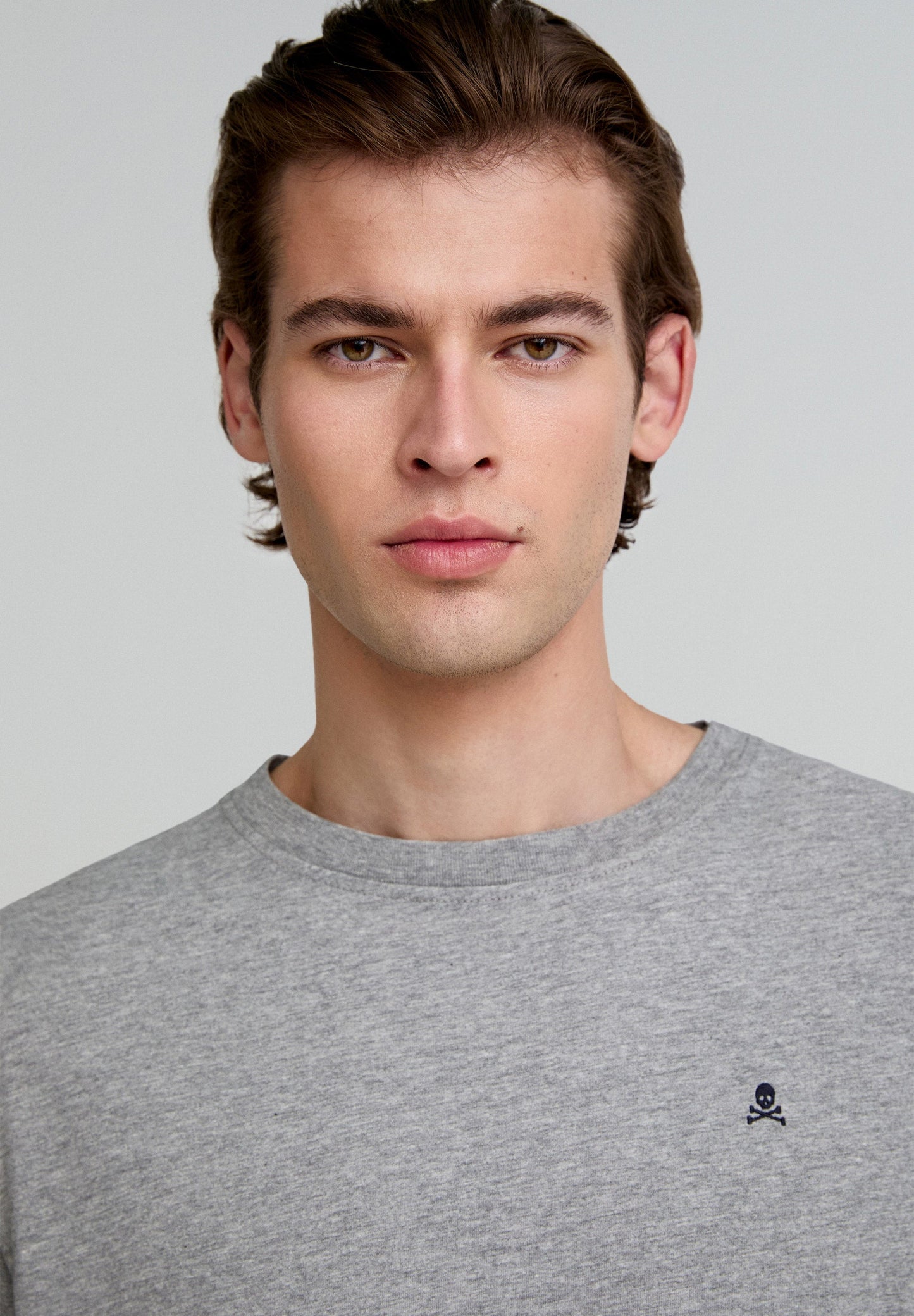 POLERA BÁSICA CALAVERA RELAXED FIT