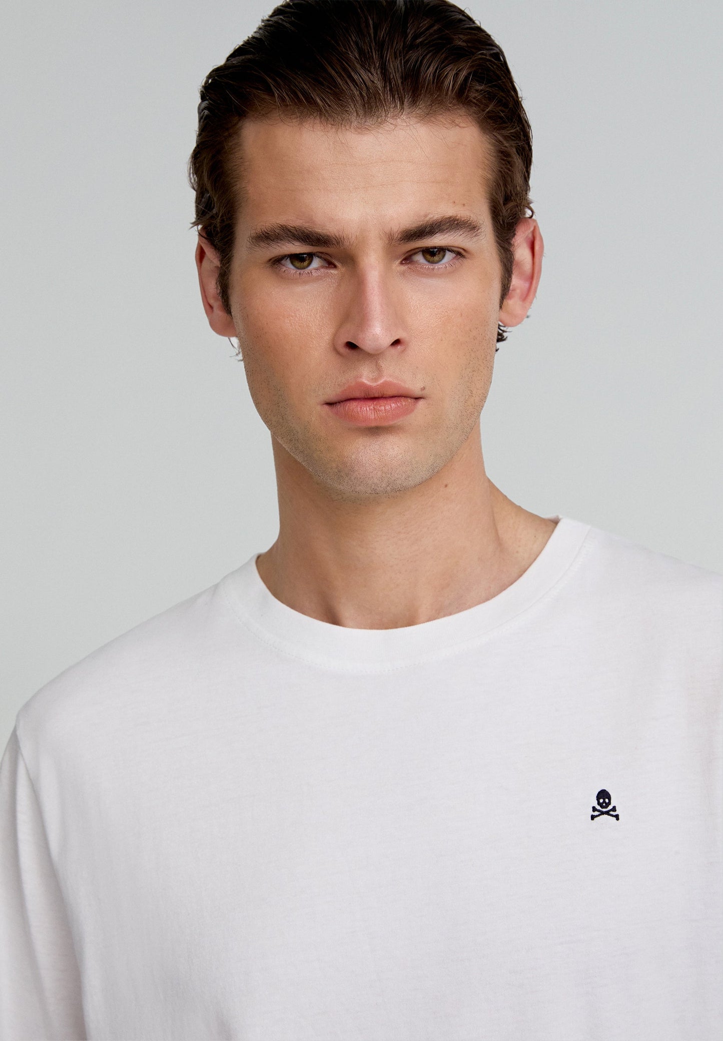 POLERA BÁSICA CALAVERA RELAXED FIT