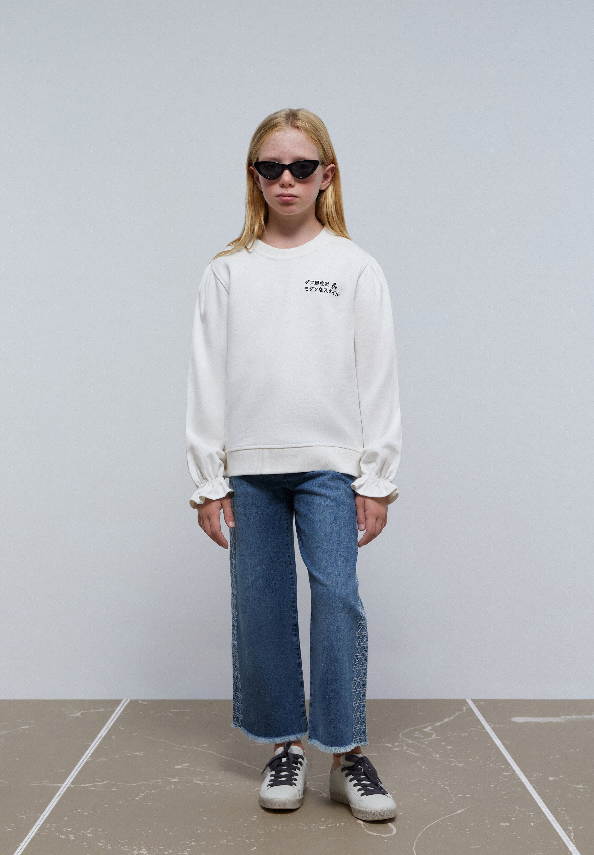 SUDADERA LOGO BORDADO TRASERO