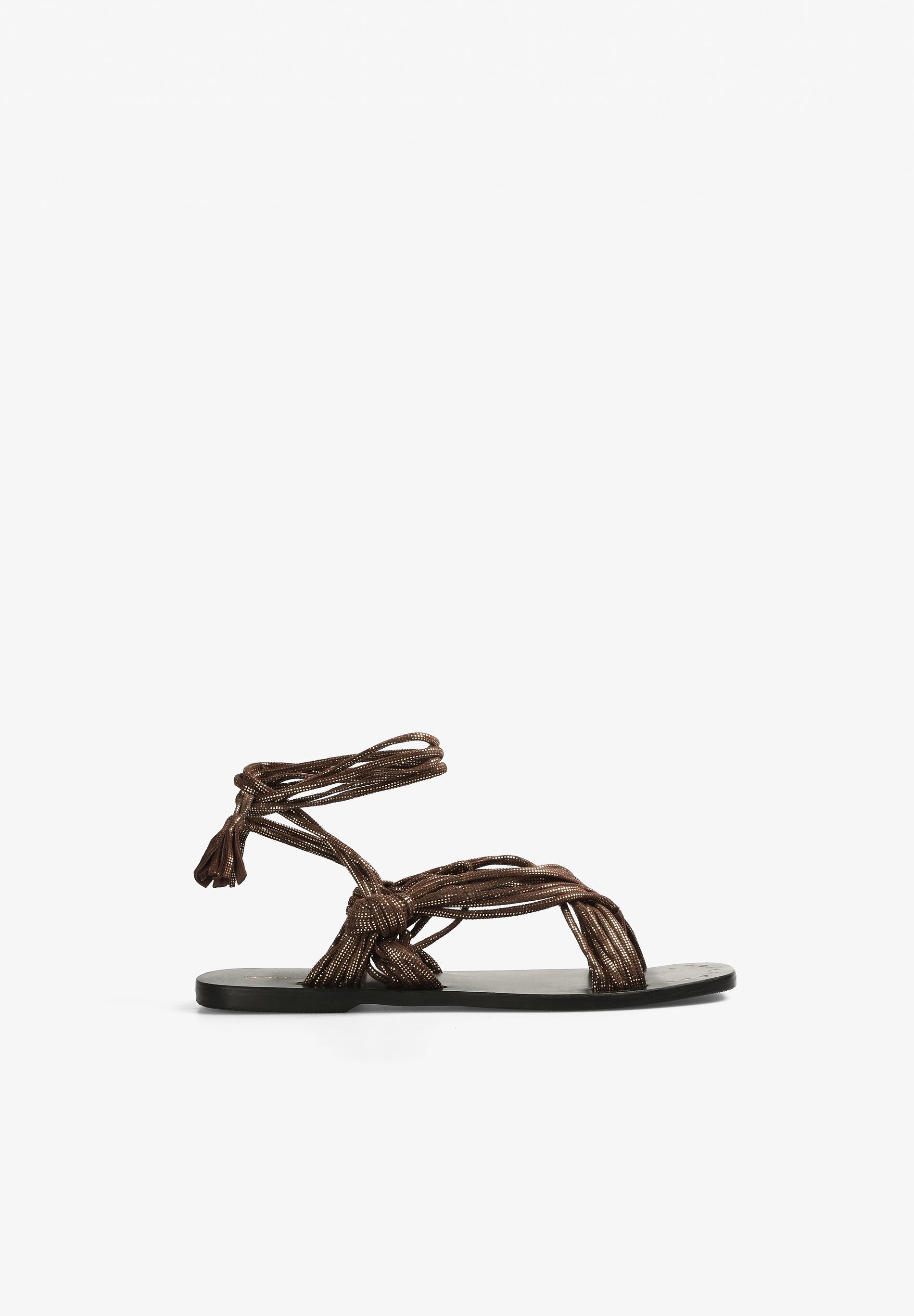 SANDALIAS ANTE NUDOS DETALLE METALIZADO