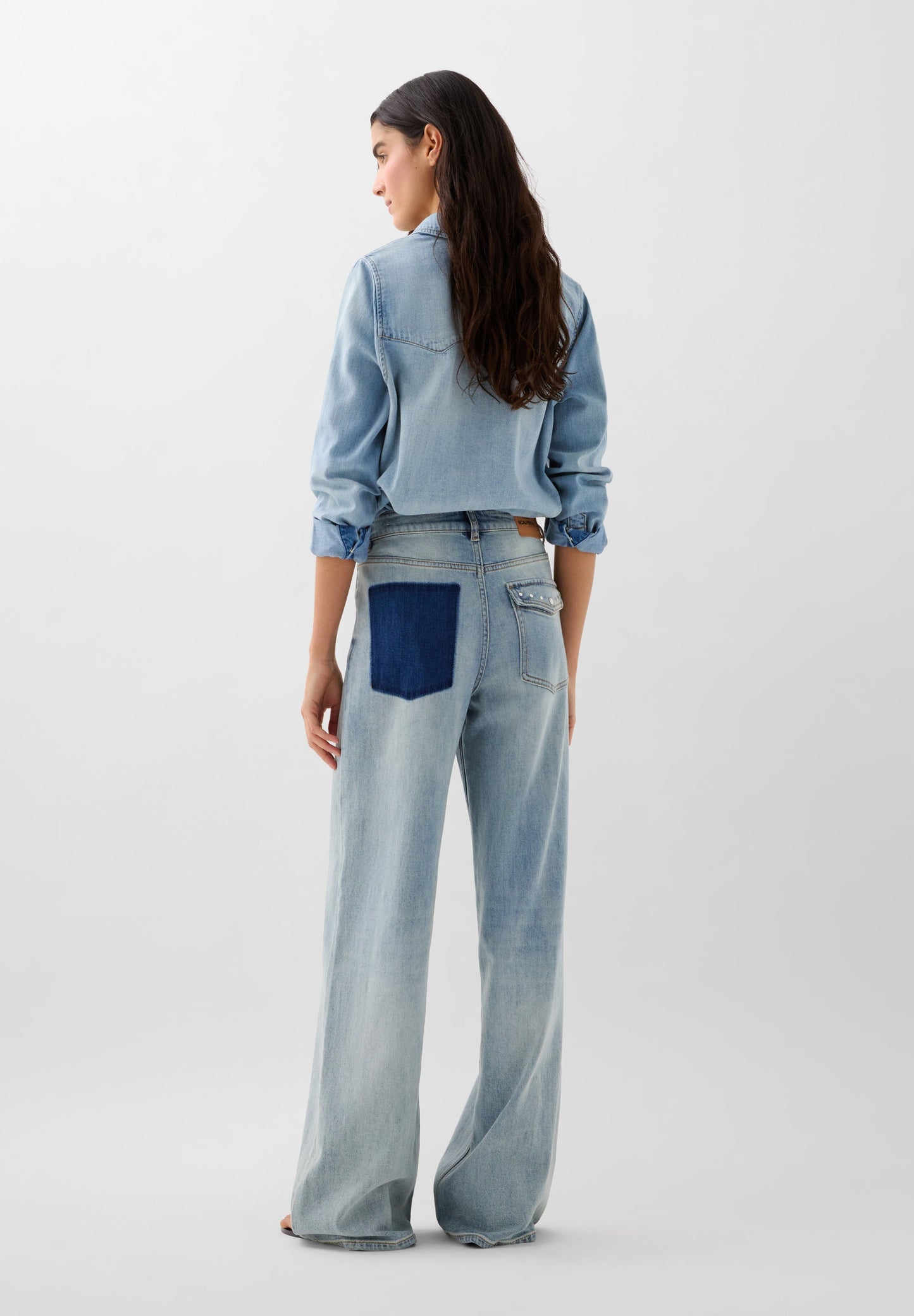 PANTALÓN VAQUERO DETALLE STRASS