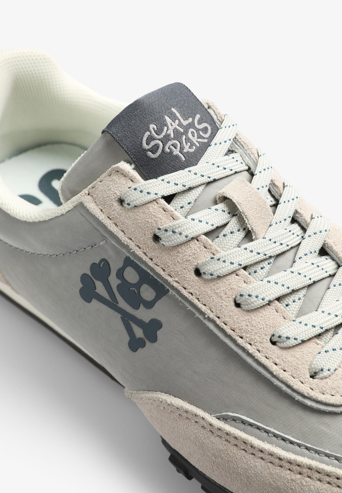 SNEAKERS BAJAS PRINT CALAVERA