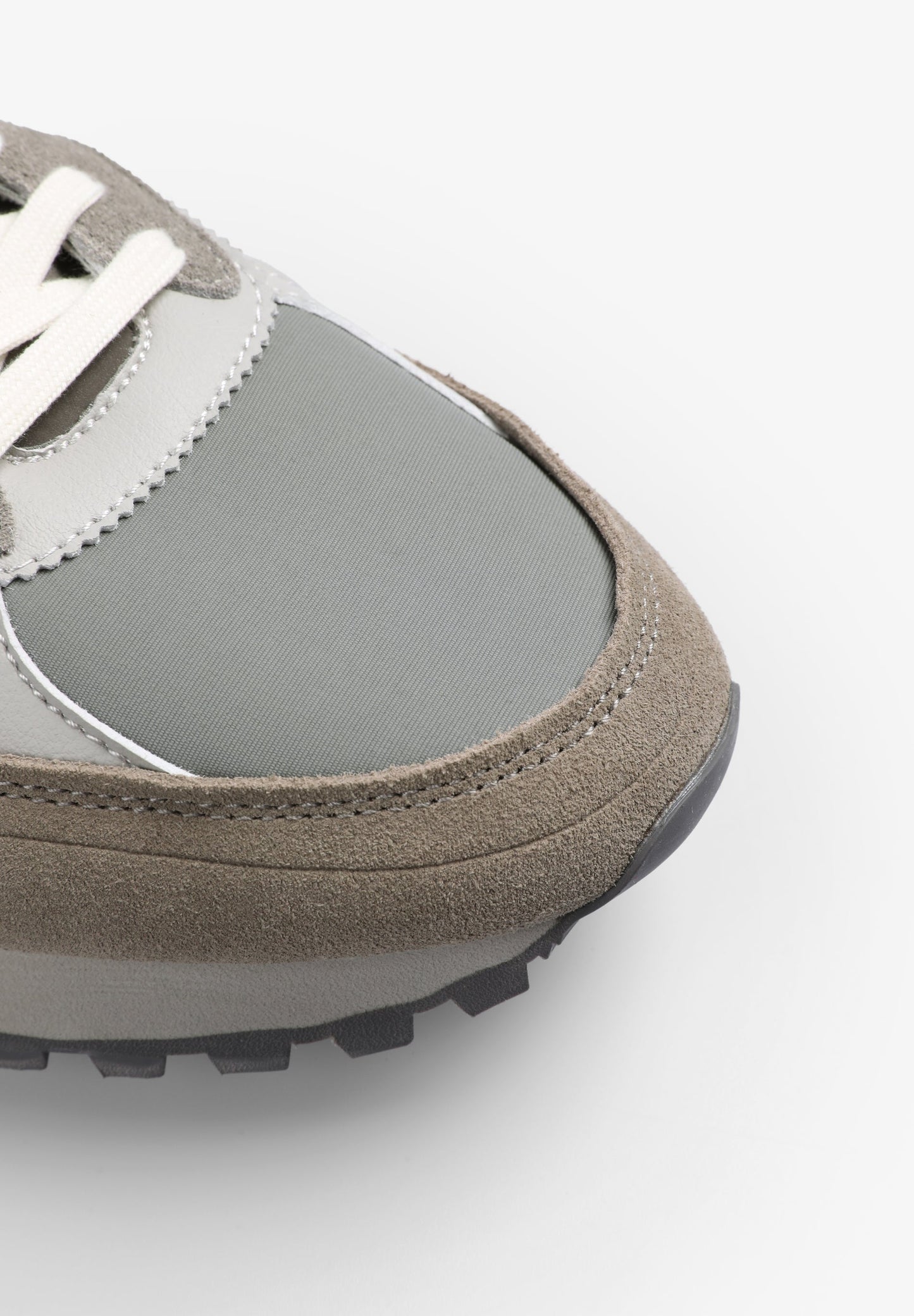 SNEAKERS ESTABILIZADOR CONTRASTE