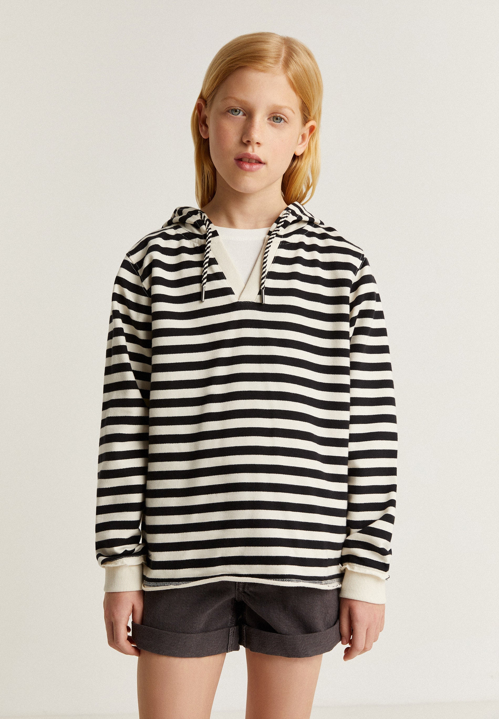 SUDADERA CAPUCHA MULTIRAYAS