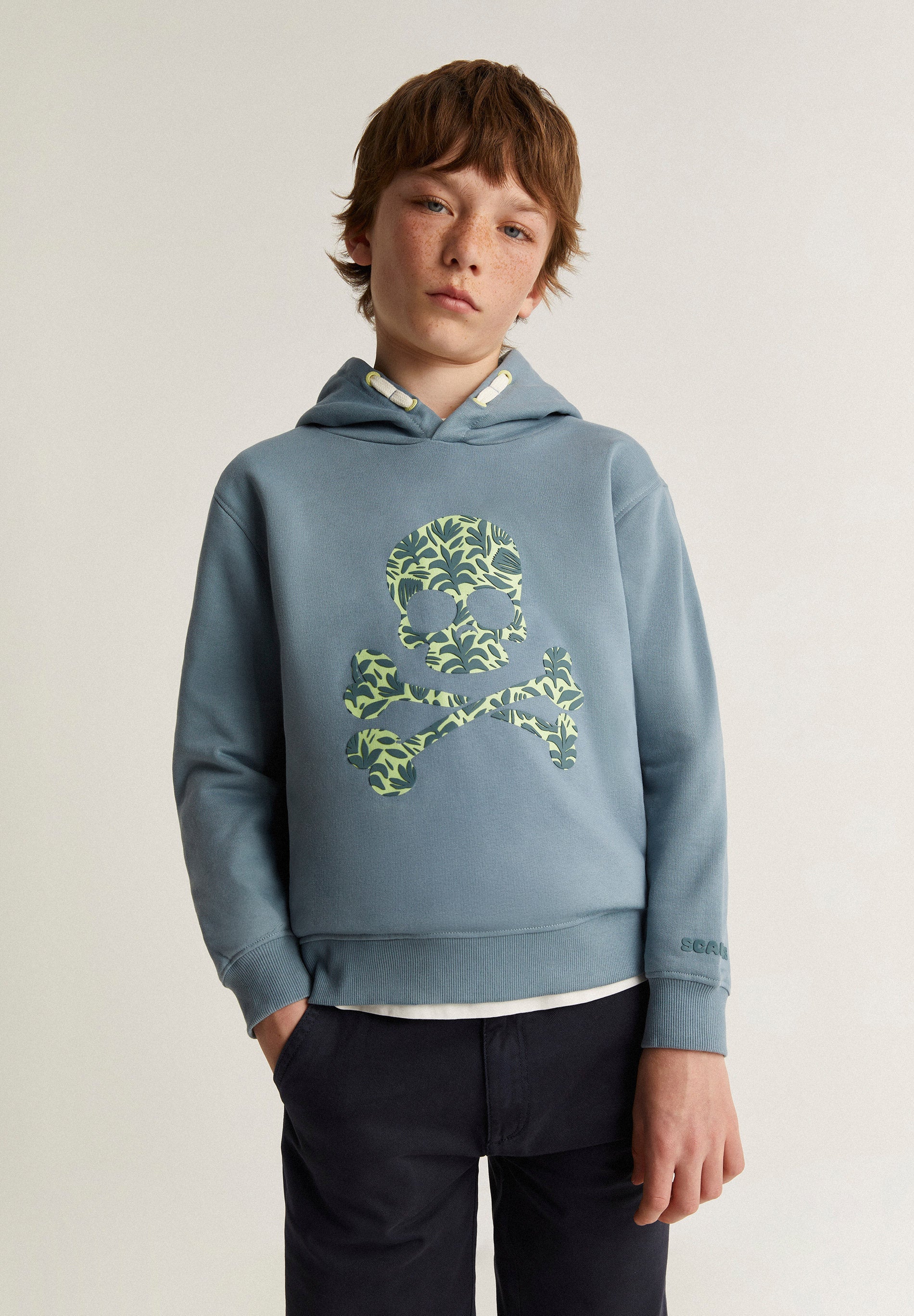 SUDADERA CAPUCHA CORDONES DECORATIVOS