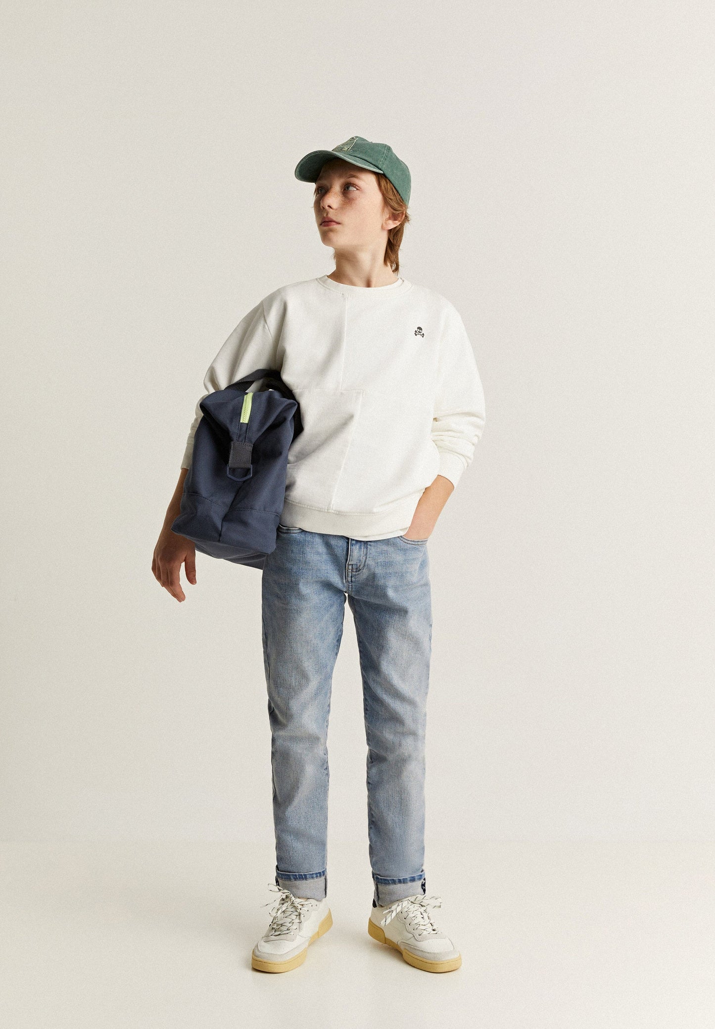 SUDADERA DETALLE CORTES