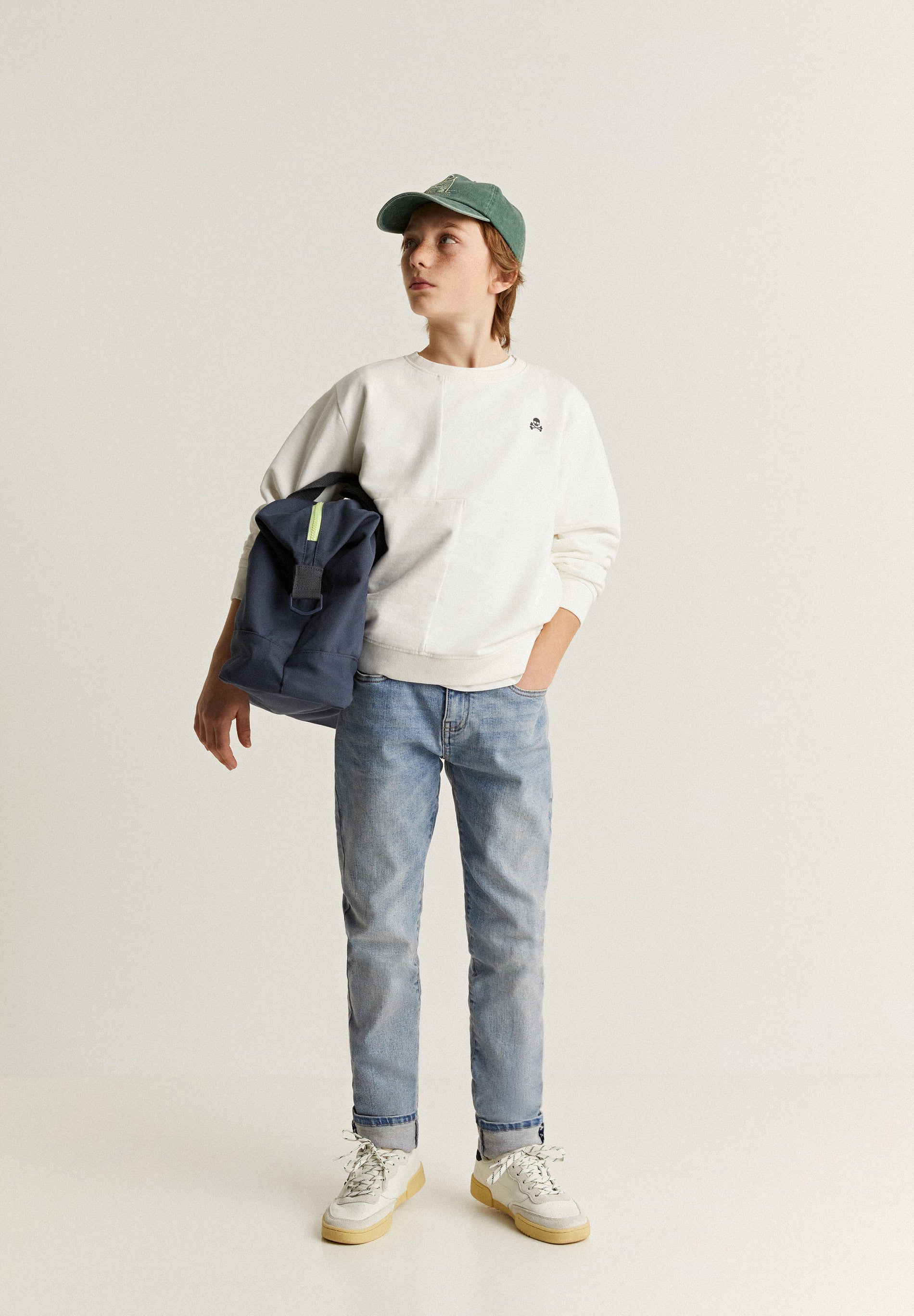 SUDADERA DETALLE CORTES
