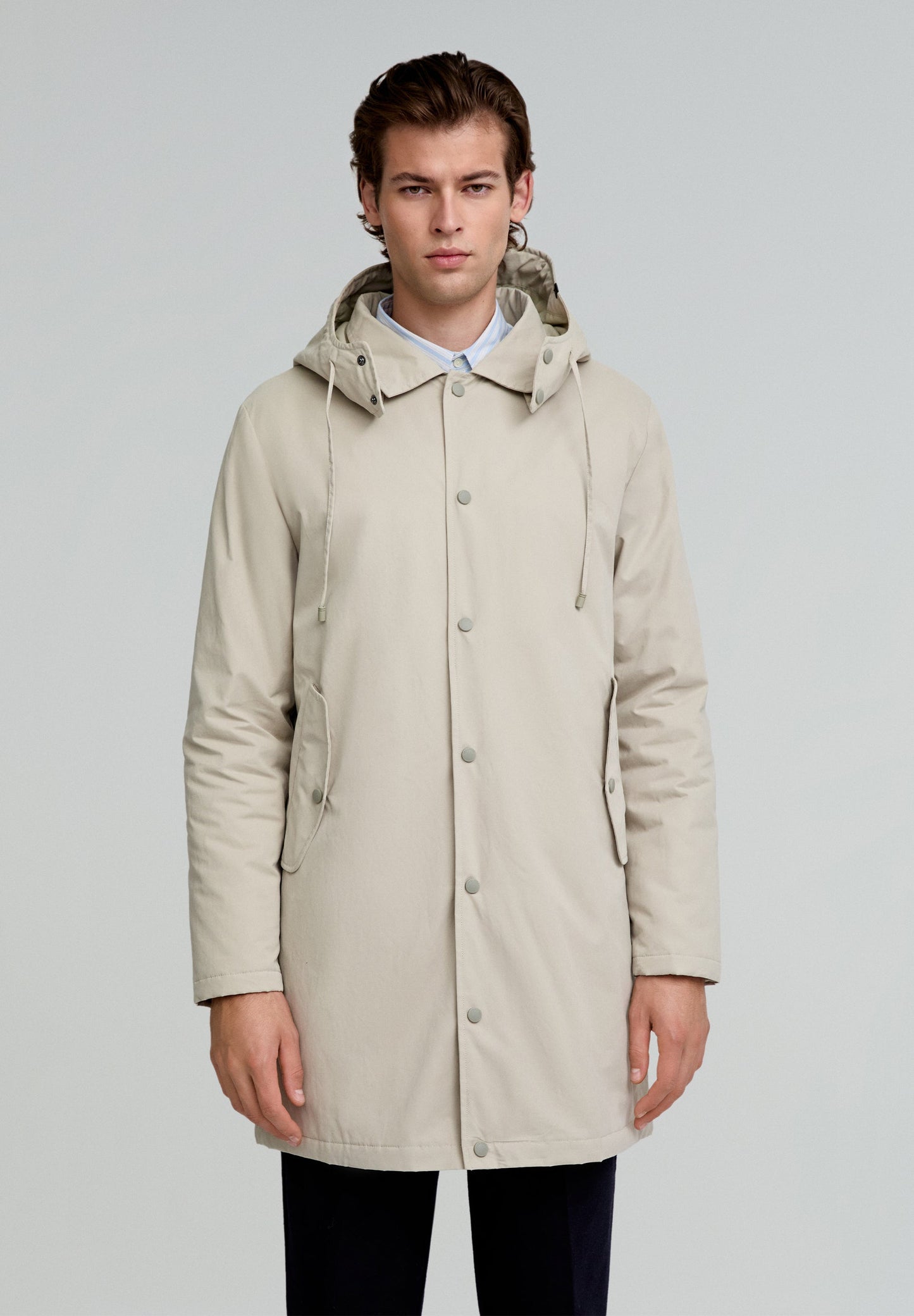 PARKA TIPO TRENCH CAPUCHA DESMONTABLE