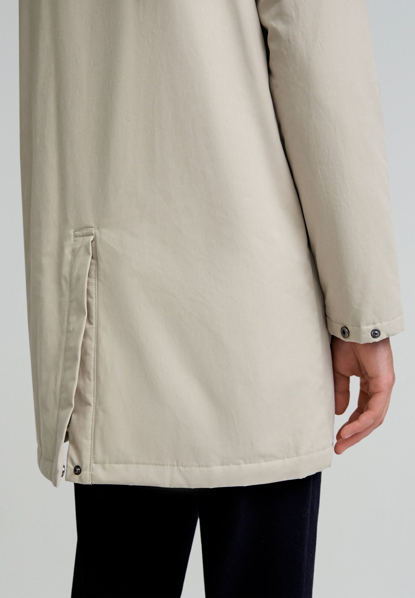 PARKA TIPO TRENCH CAPUCHA DESMONTABLE