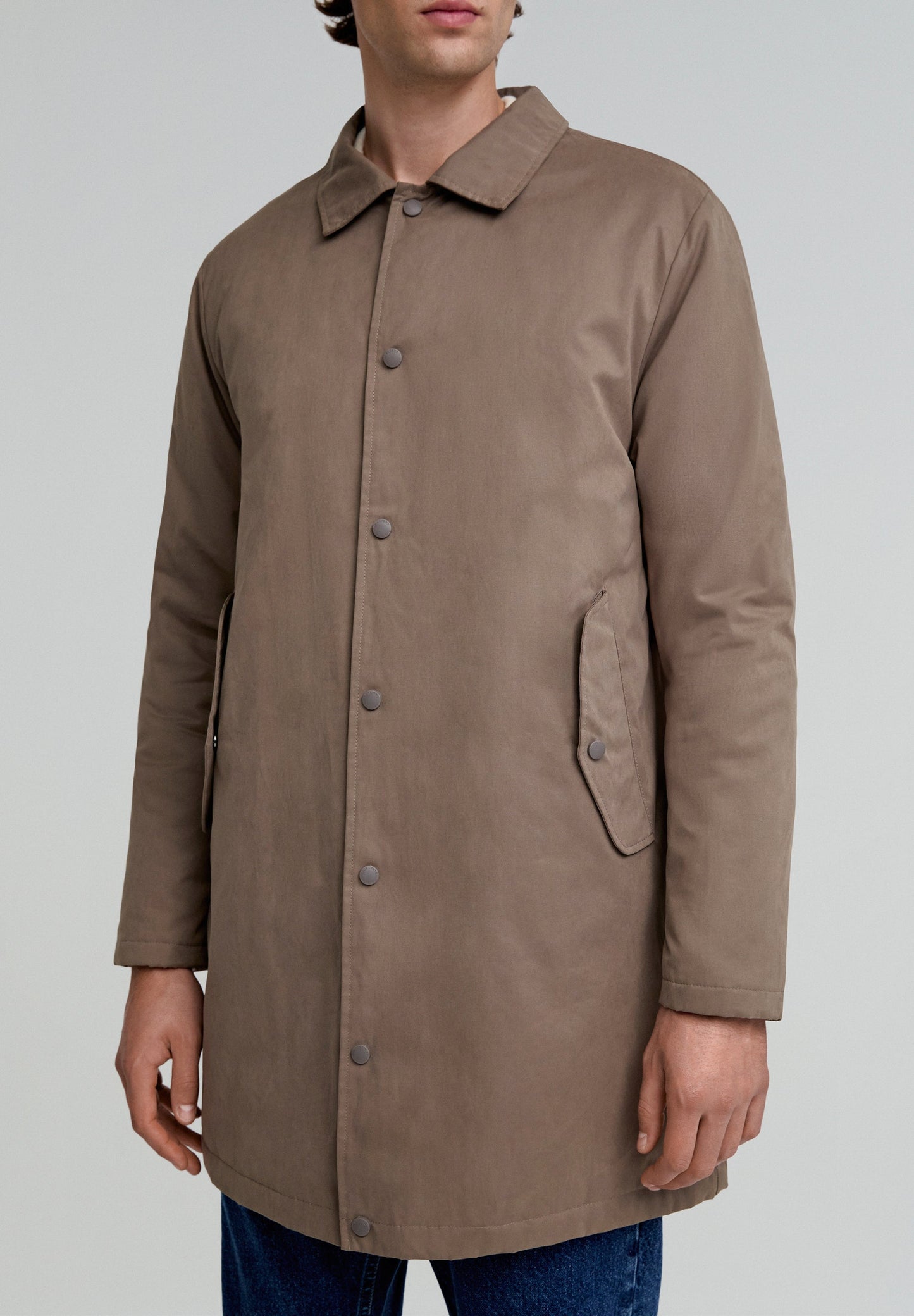 PARKA TIPO TRENCH CAPUCHA DESMONTABLE