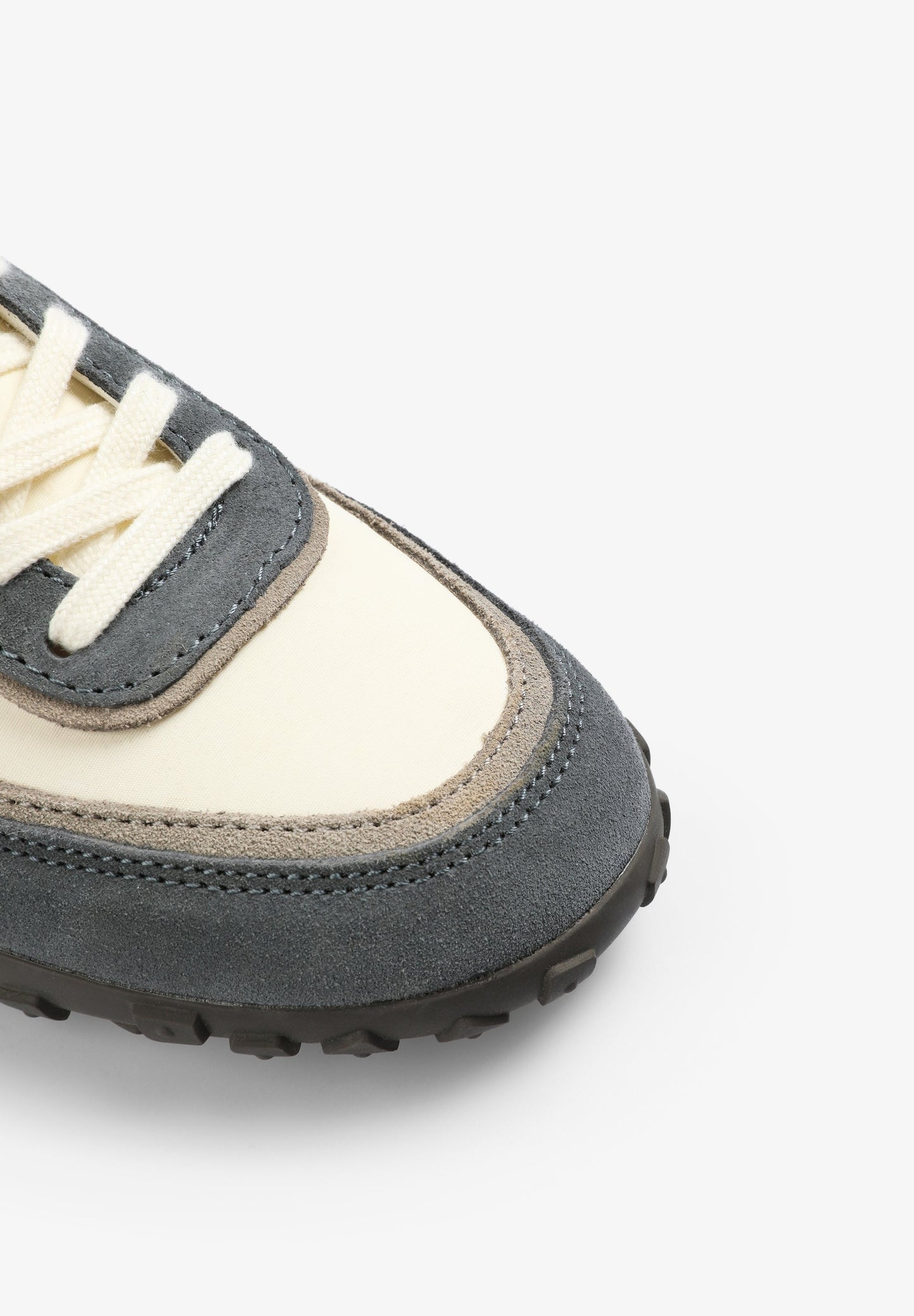 SNEAKERS SUELA DENTADA